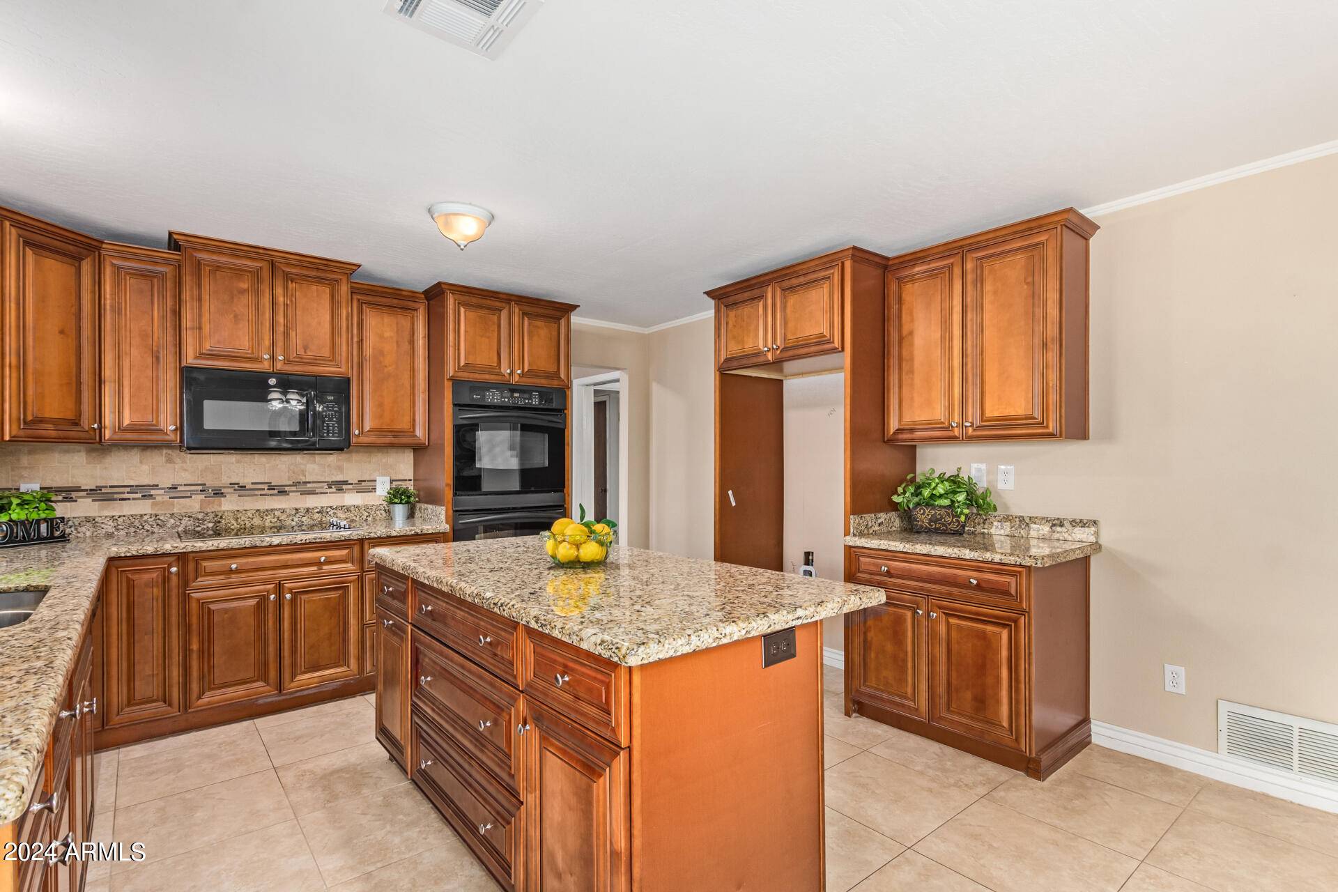 1118 E DOLPHIN Circle