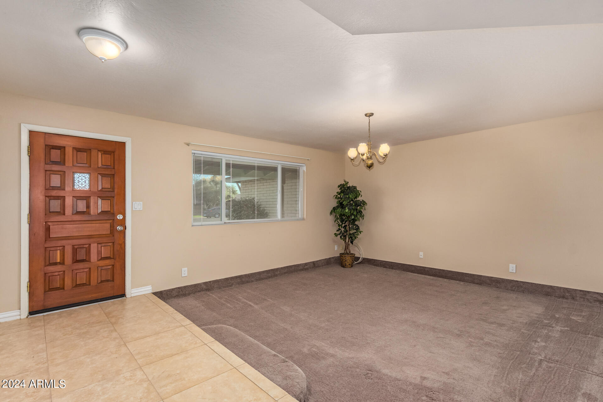 1118 E DOLPHIN Circle