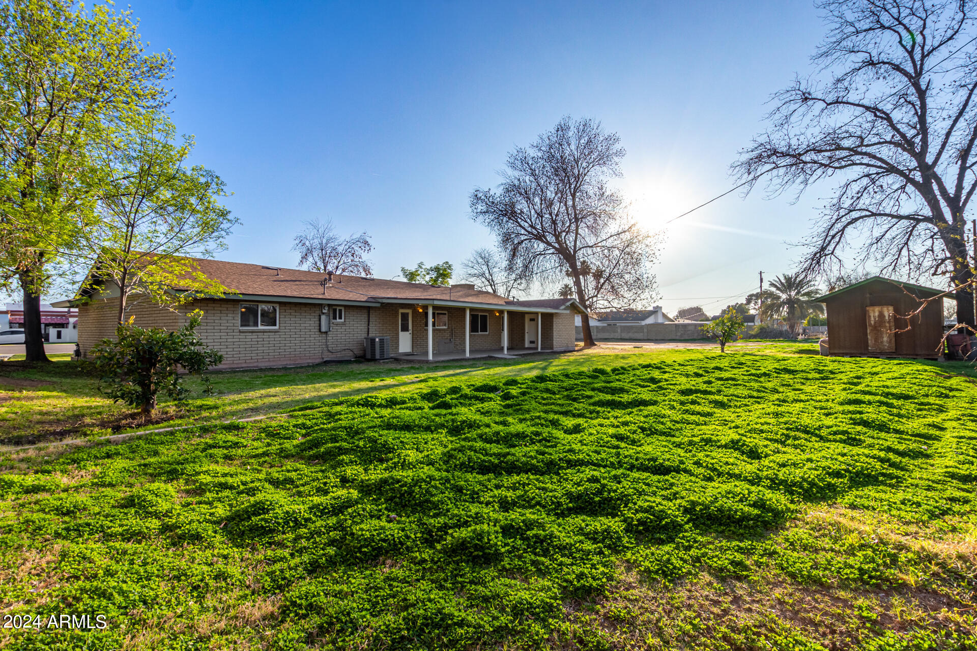 1118 E DOLPHIN Circle