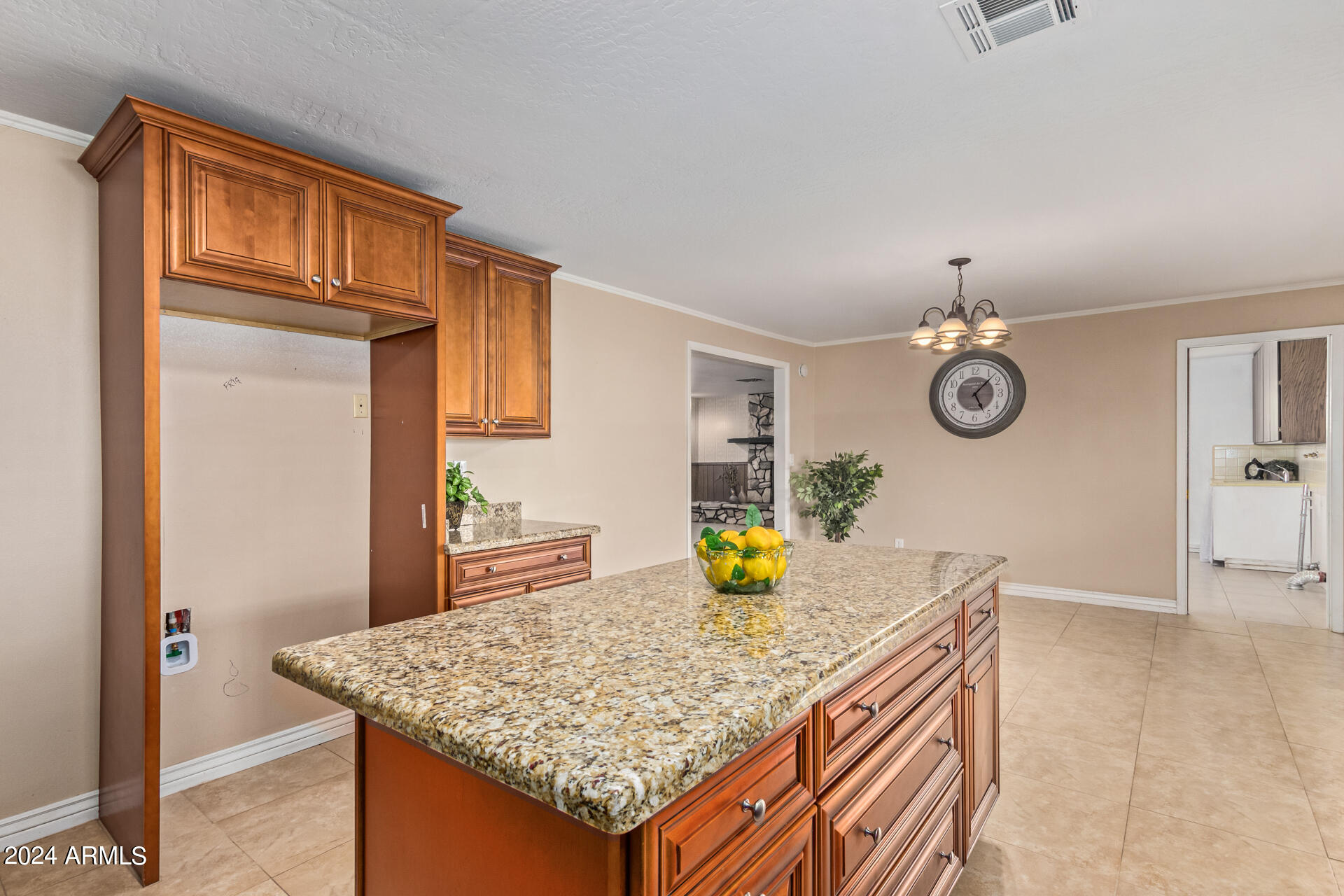 1118 E DOLPHIN Circle