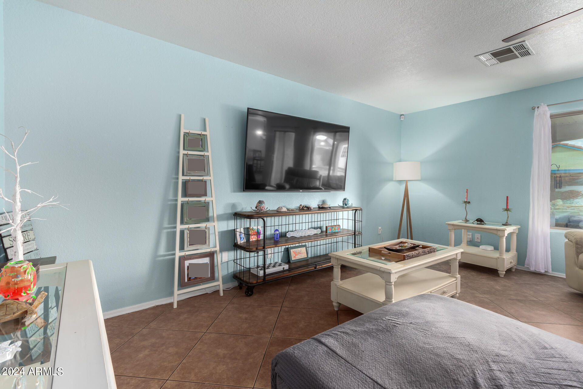 3009 W QUAIL Avenue