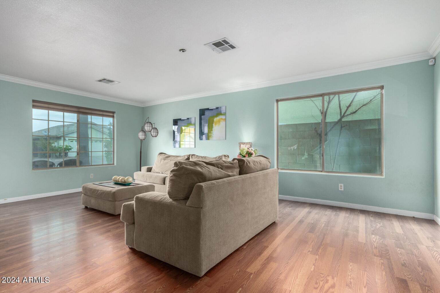 3009 W QUAIL Avenue