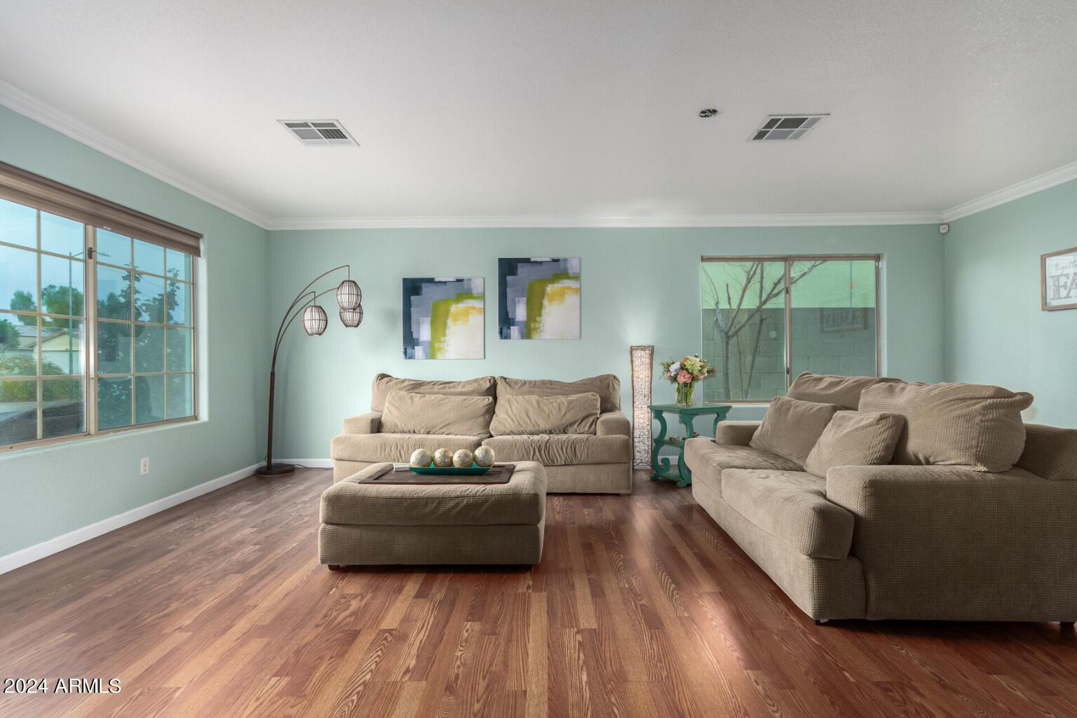 3009 W QUAIL Avenue