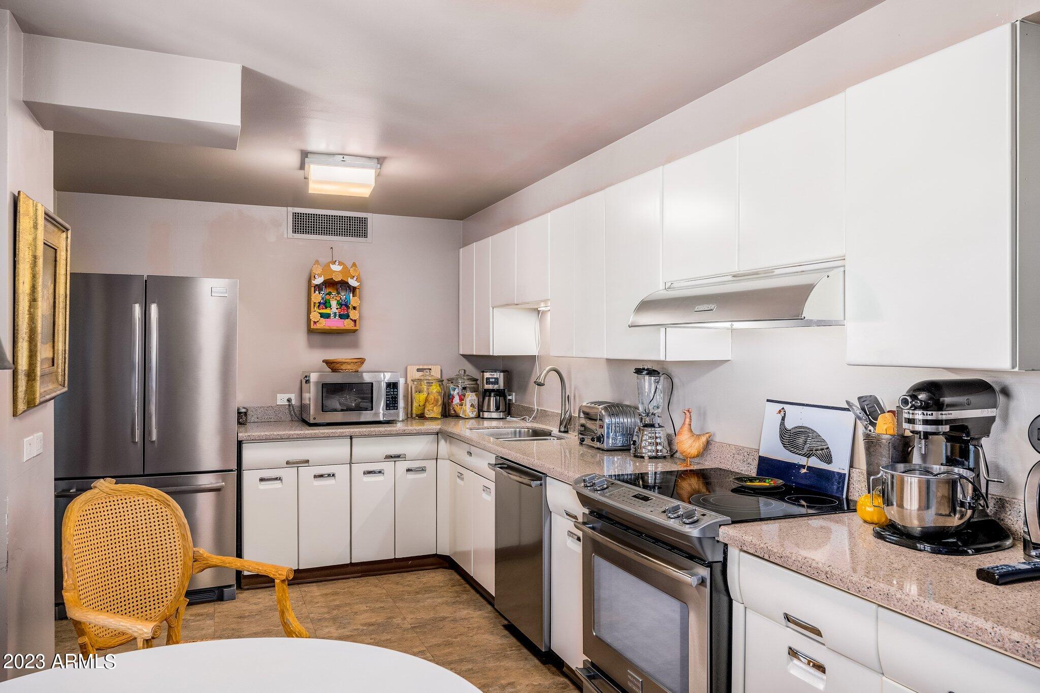 2201 N CENTRAL Avenue # F Unit: 3-F