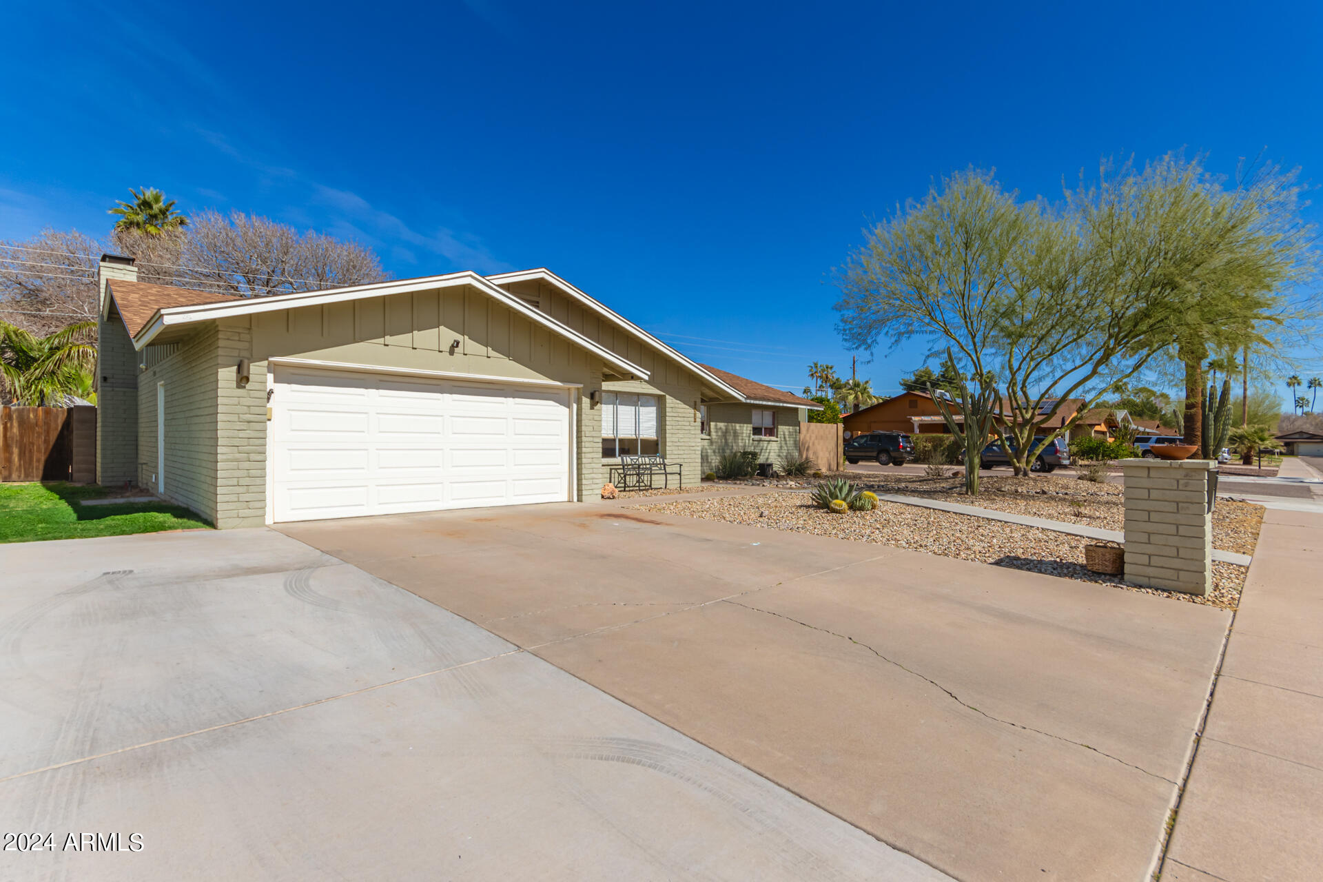 1702 W GRISWOLD Road