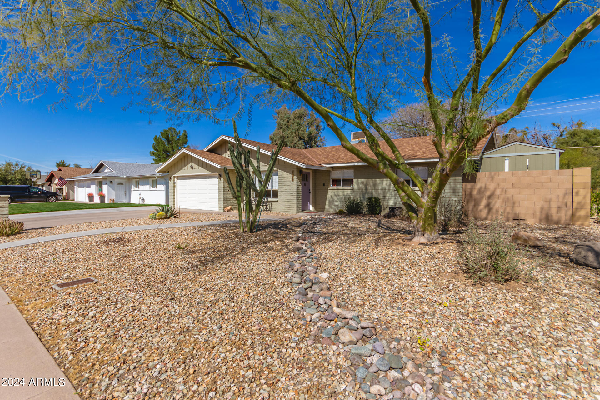 1702 W GRISWOLD Road