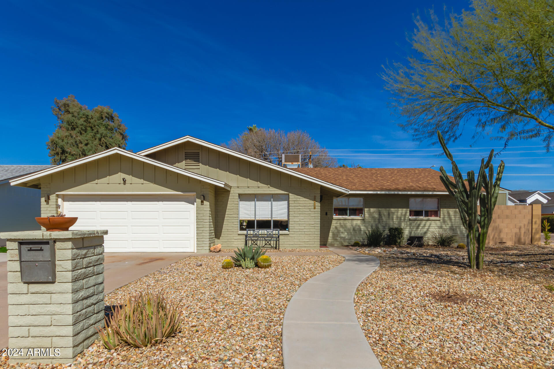 1702 W GRISWOLD Road