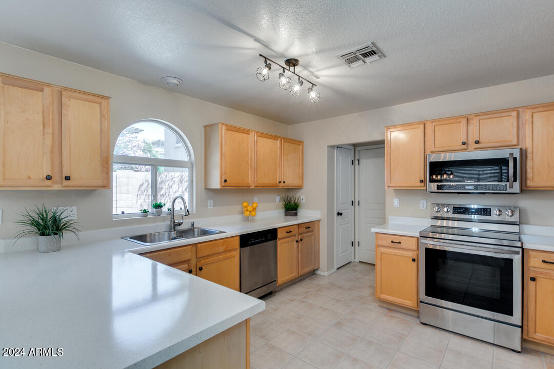 15550 N FRANK LLOYD WRIGHT Boulevard # 1102