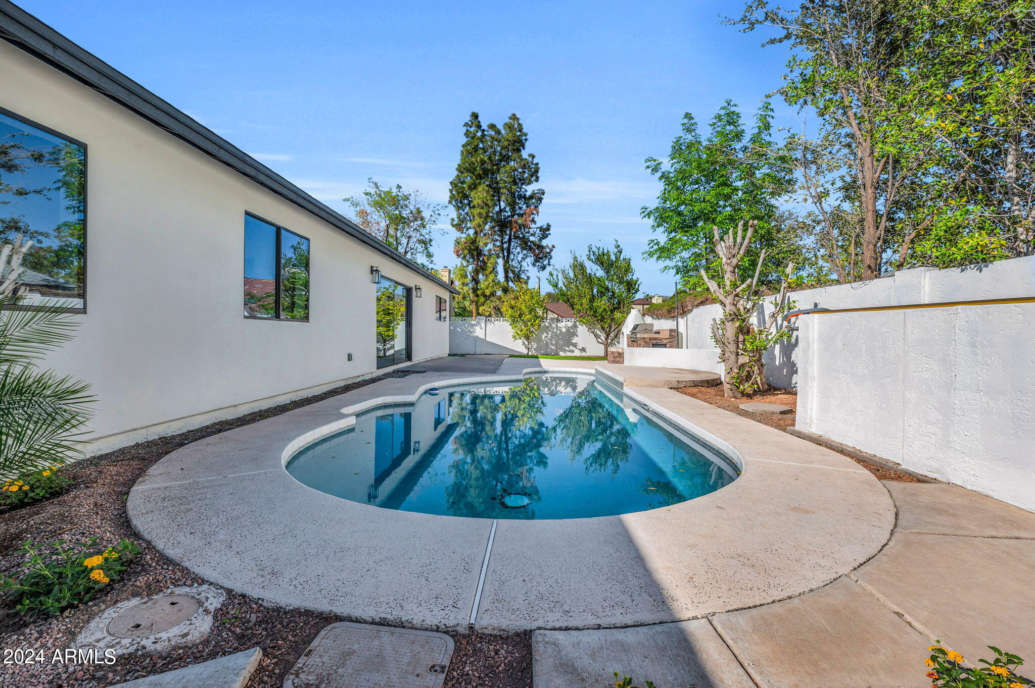 537 W LAS PALMARITAS Drive