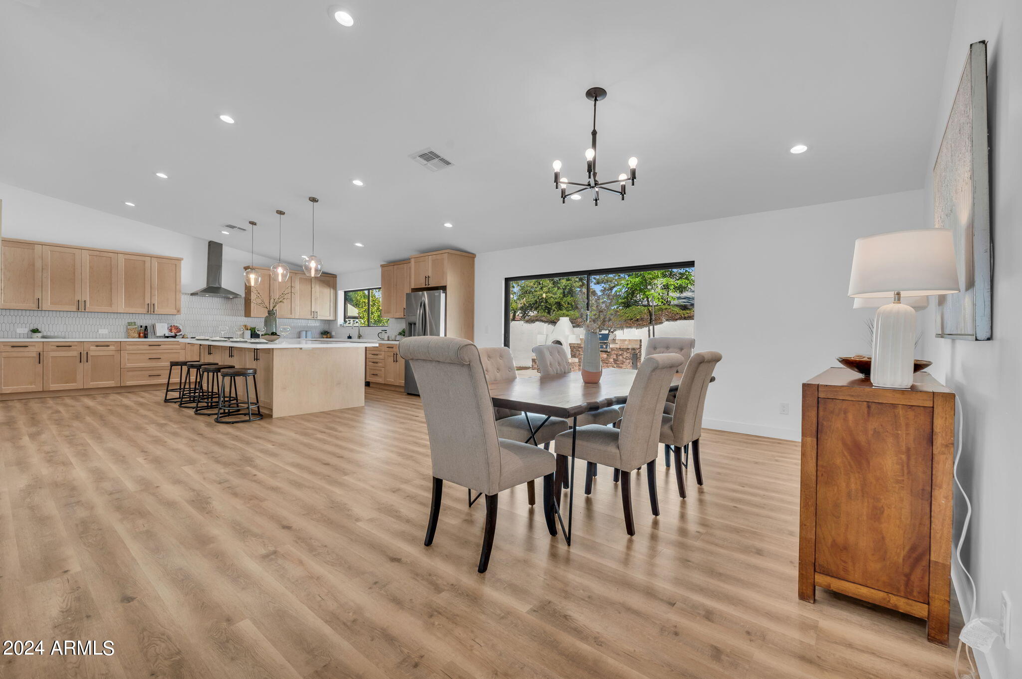 537 W LAS PALMARITAS Drive
