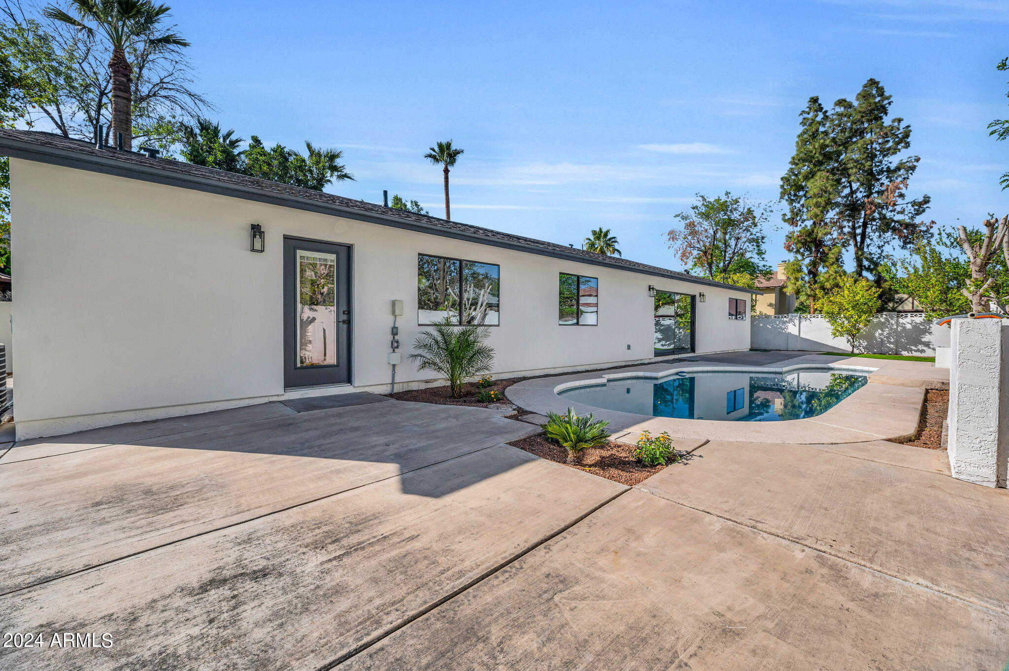 537 W LAS PALMARITAS Drive