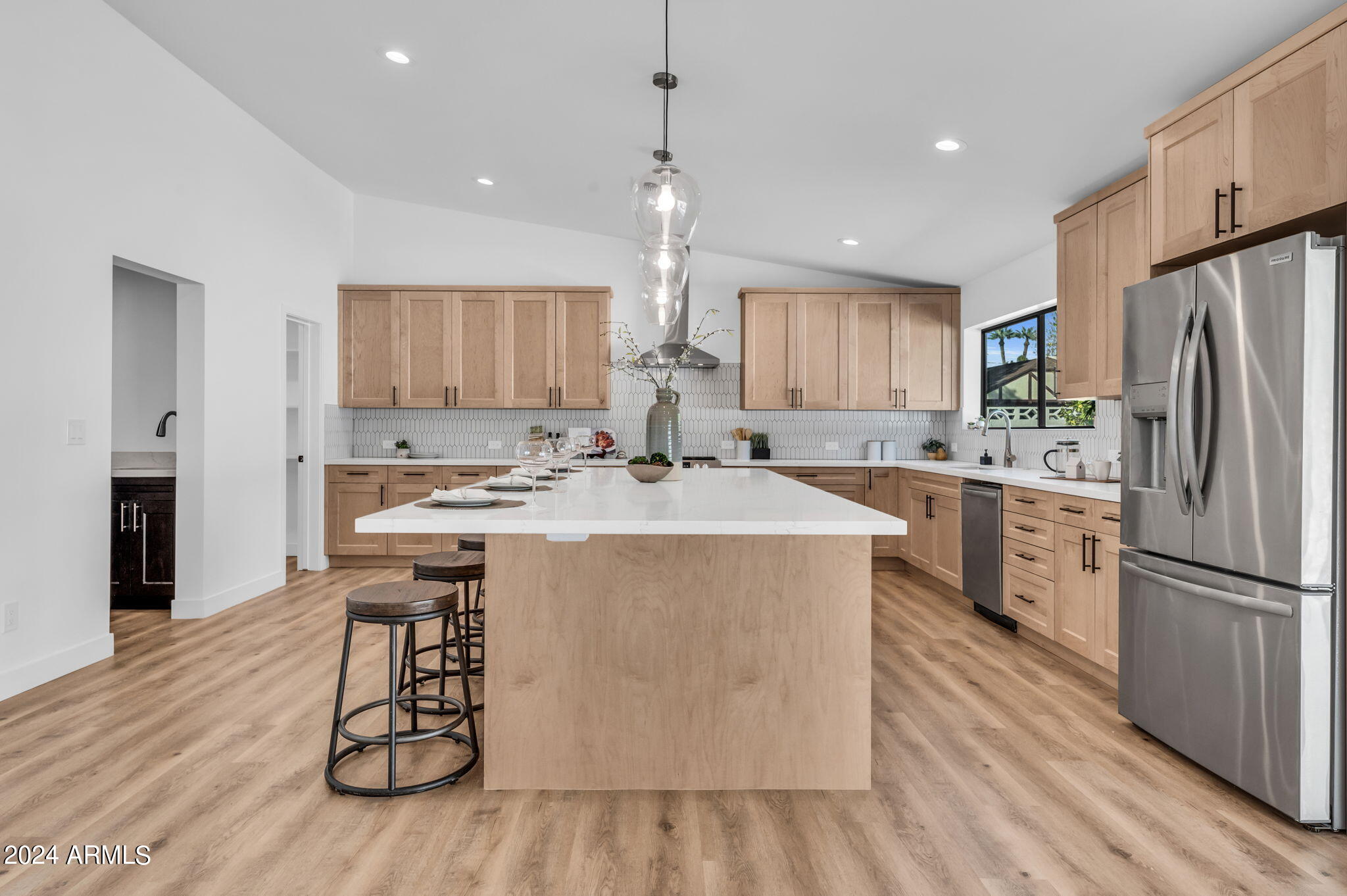 537 W LAS PALMARITAS Drive