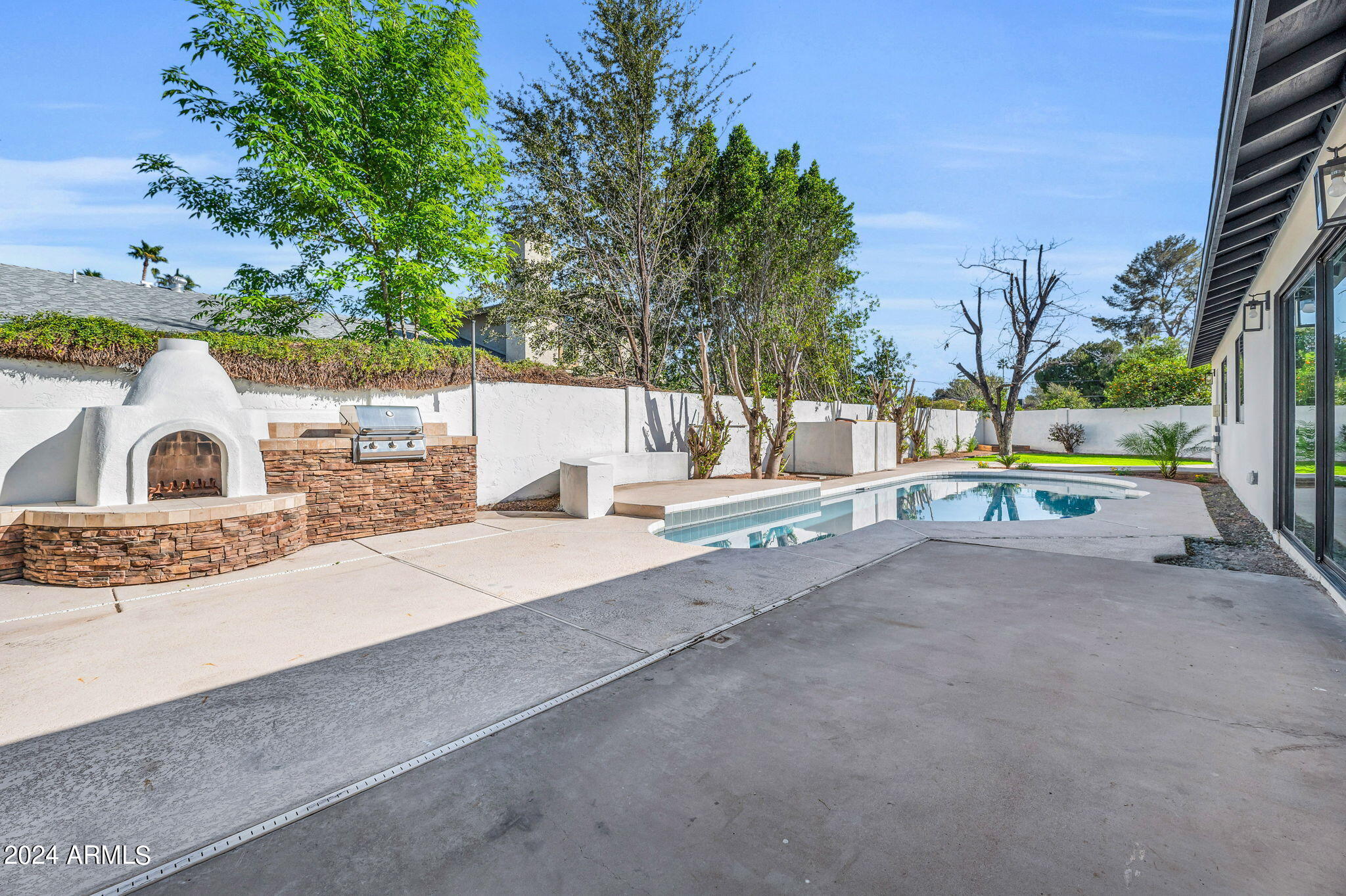 537 W LAS PALMARITAS Drive
