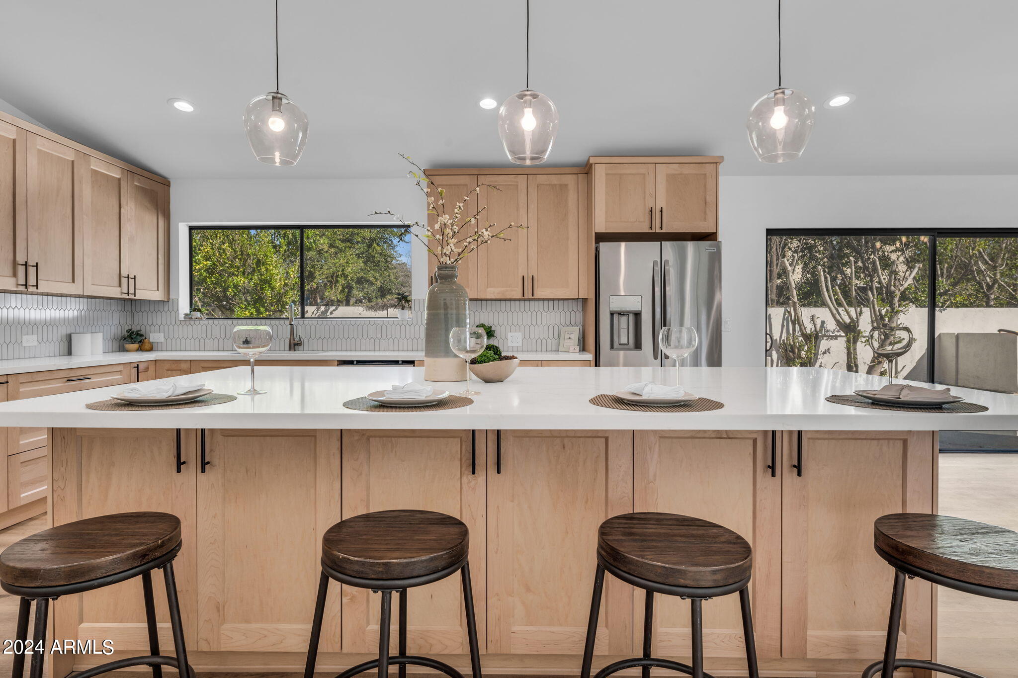 537 W LAS PALMARITAS Drive