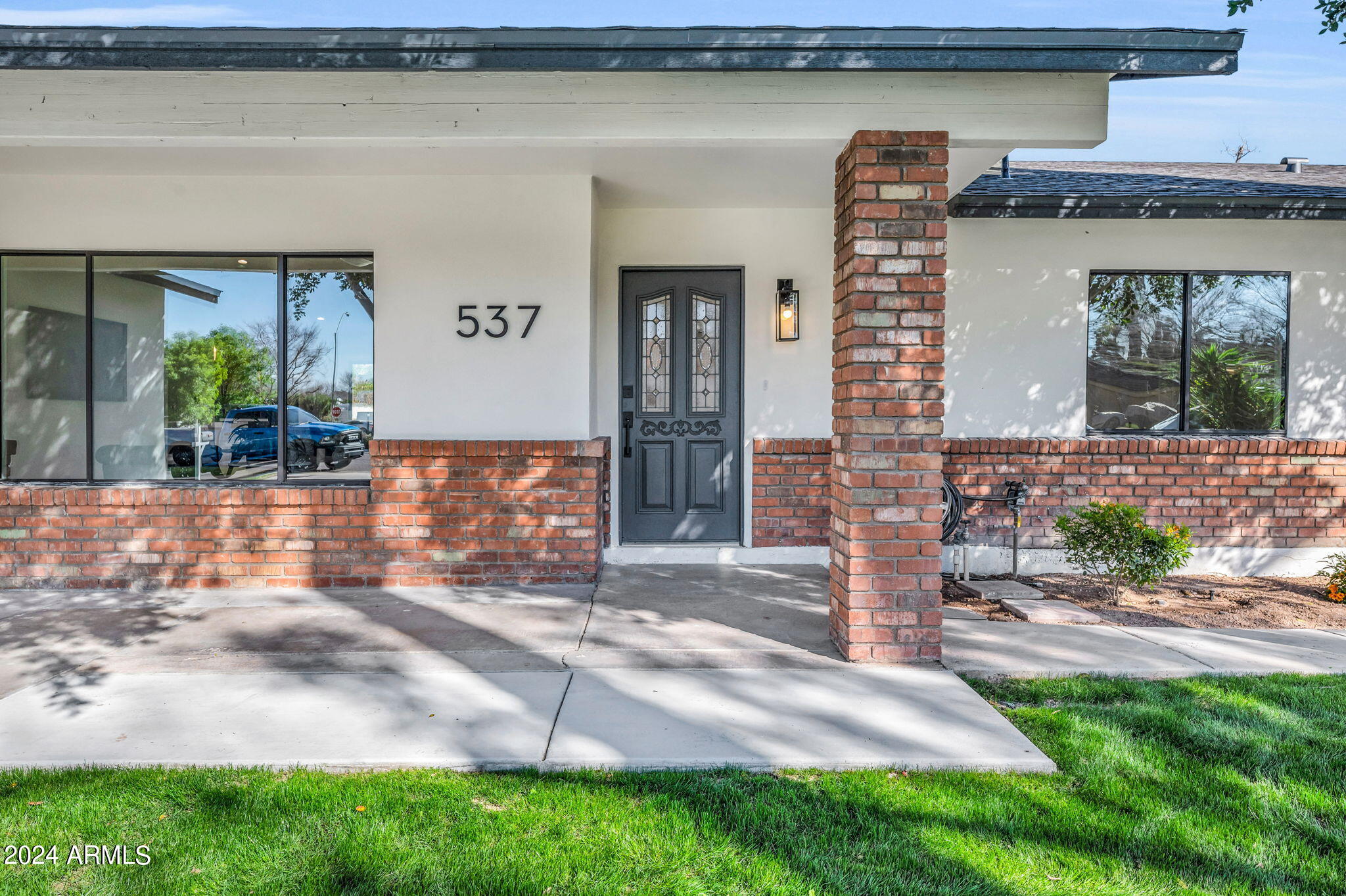 537 W LAS PALMARITAS Drive