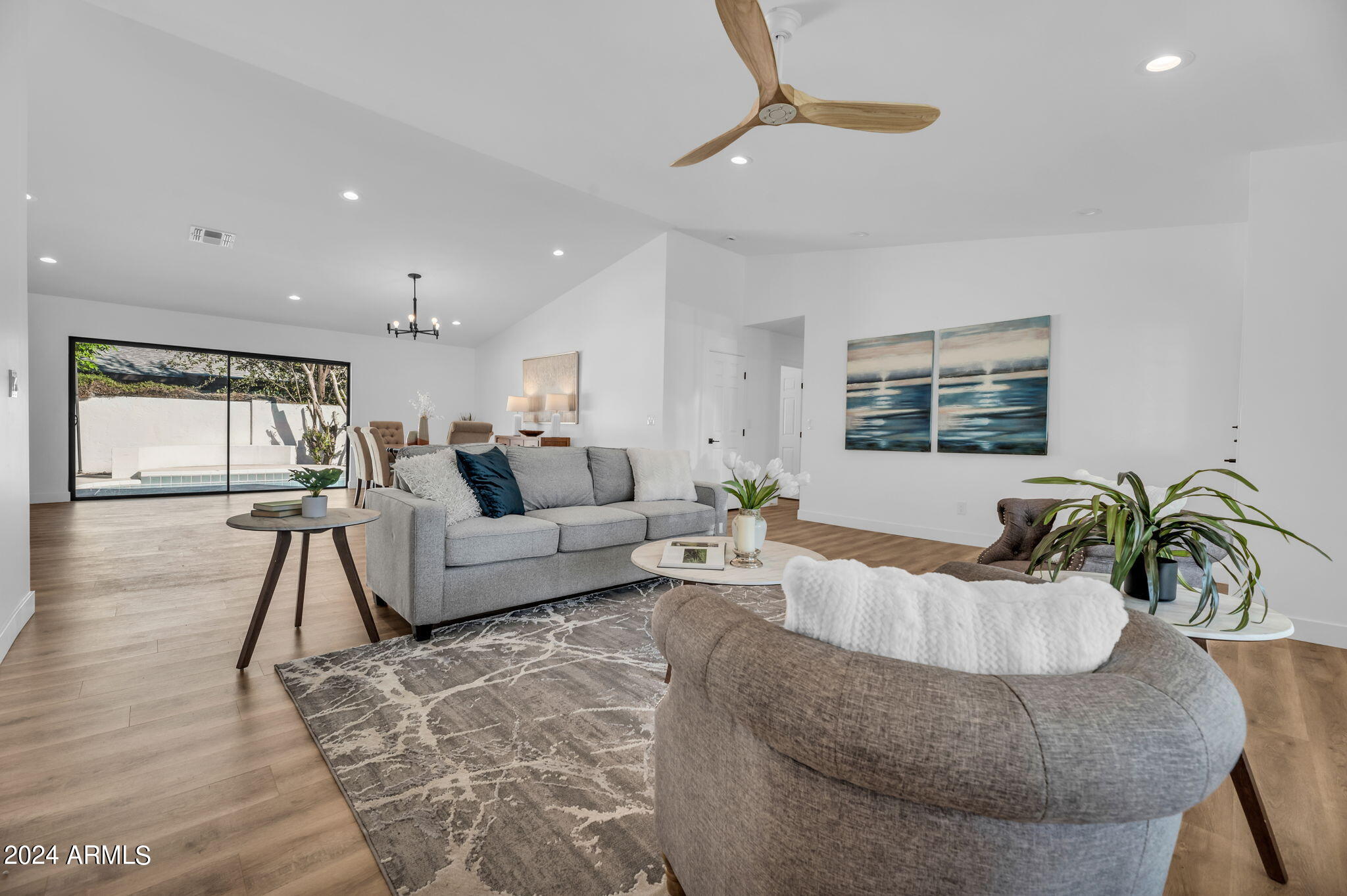 537 W LAS PALMARITAS Drive