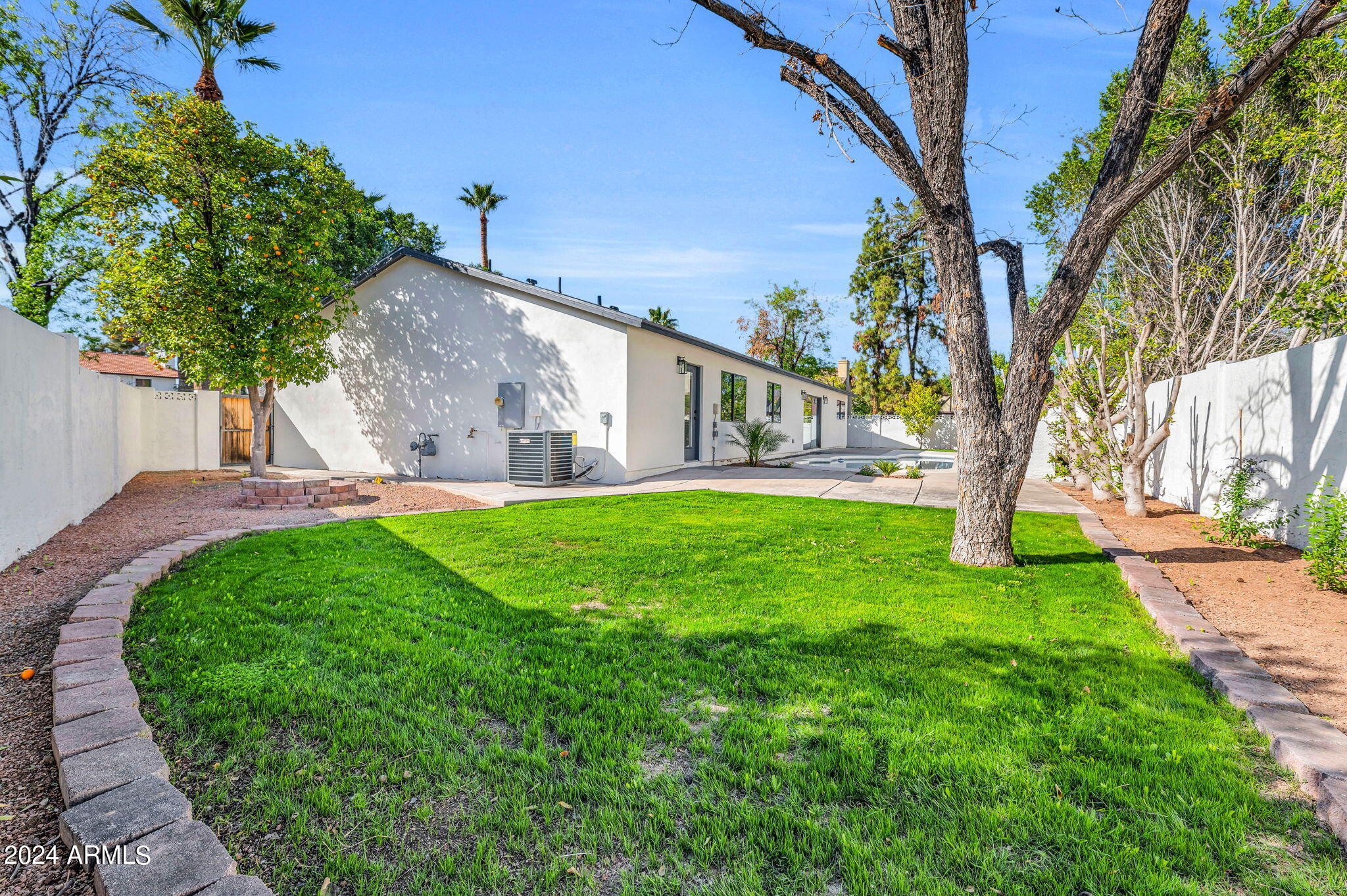 537 W LAS PALMARITAS Drive