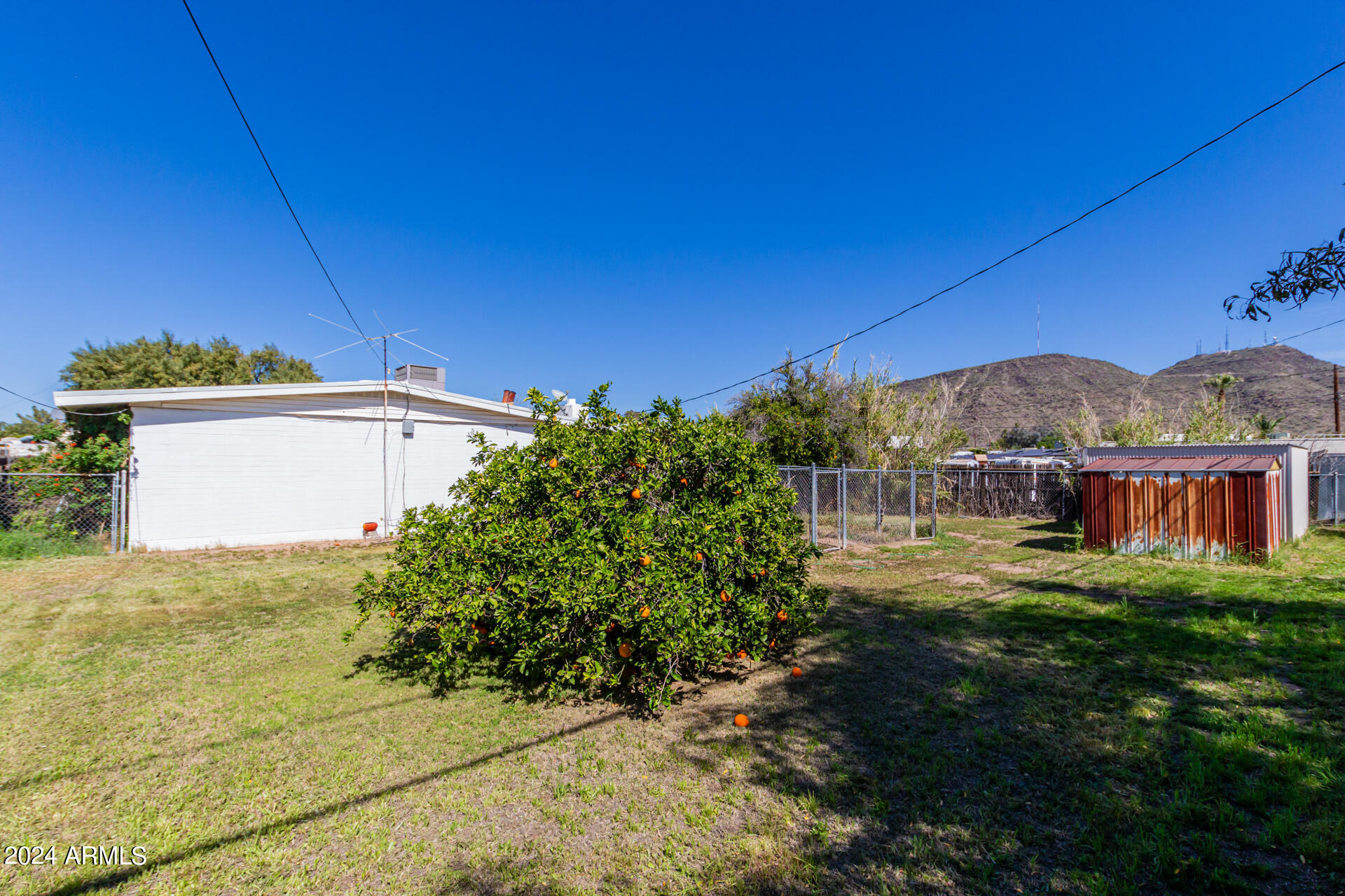 2223 W SUNNYSIDE Avenue