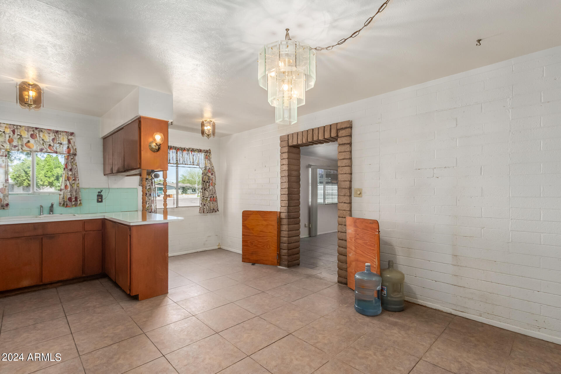 2223 W SUNNYSIDE Avenue
