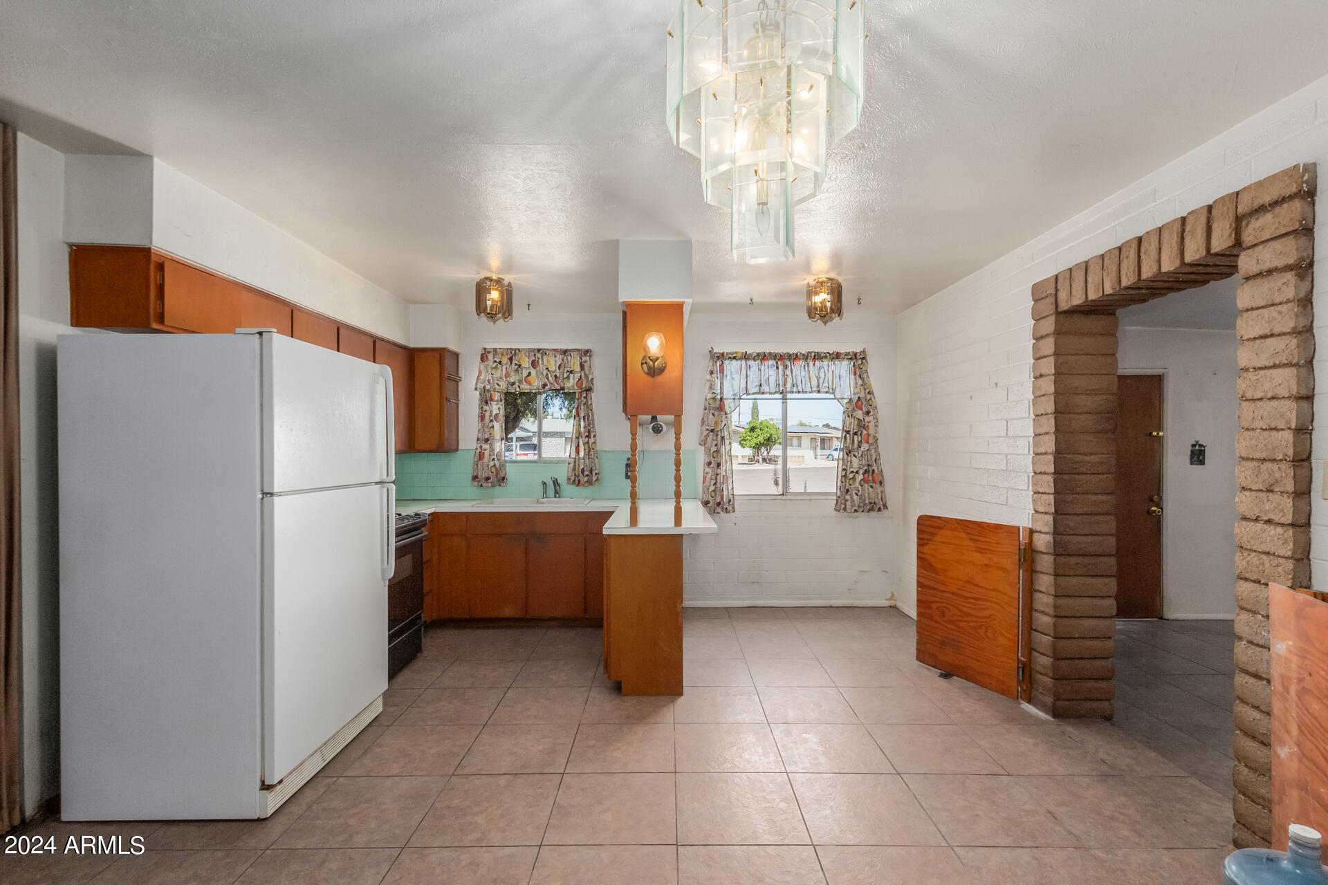 2223 W SUNNYSIDE Avenue