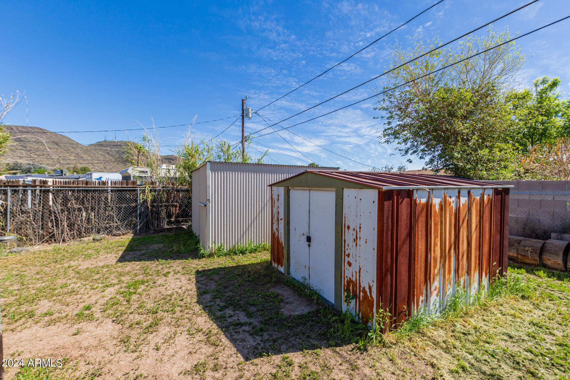 2223 W SUNNYSIDE Avenue
