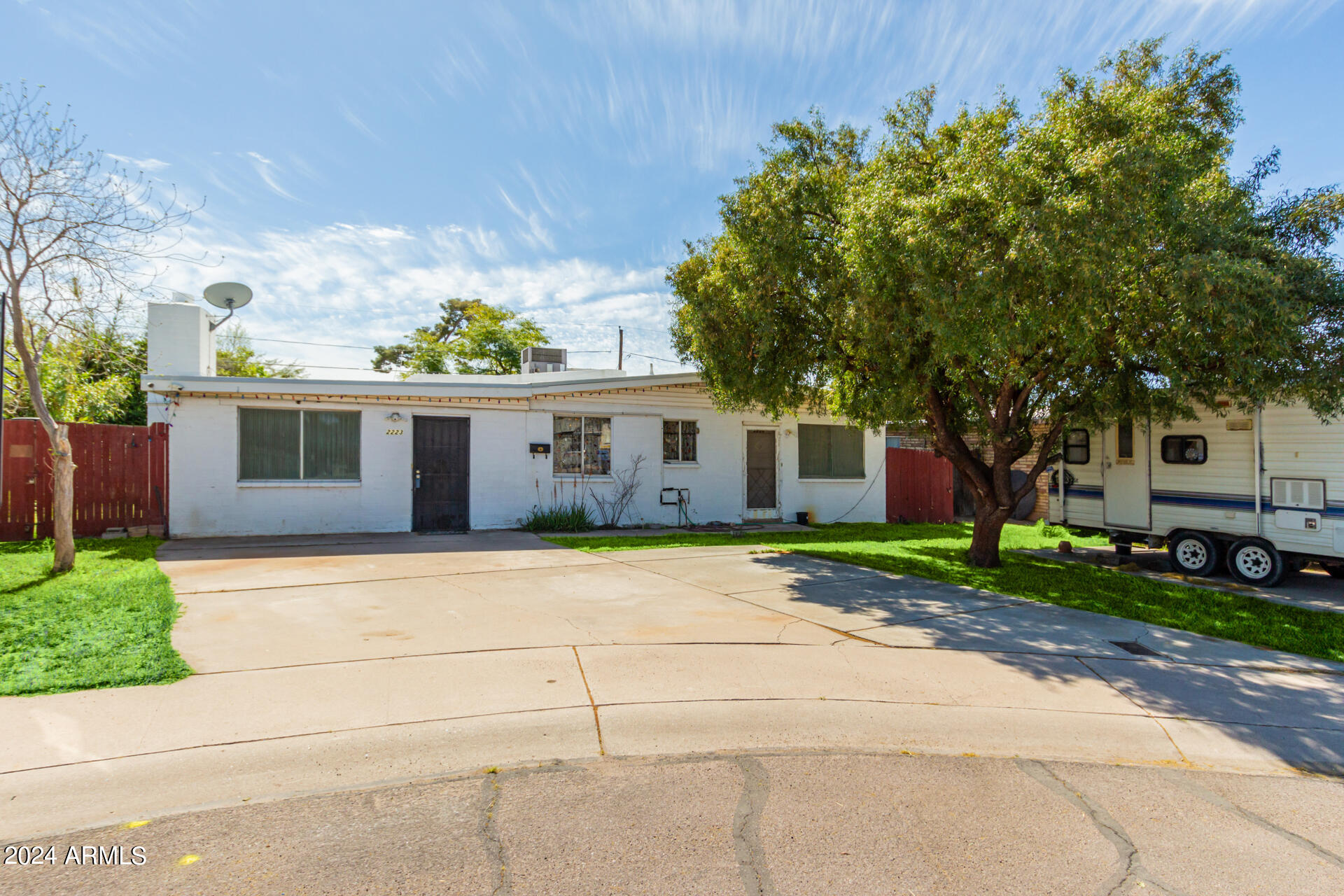 2223 W SUNNYSIDE Avenue