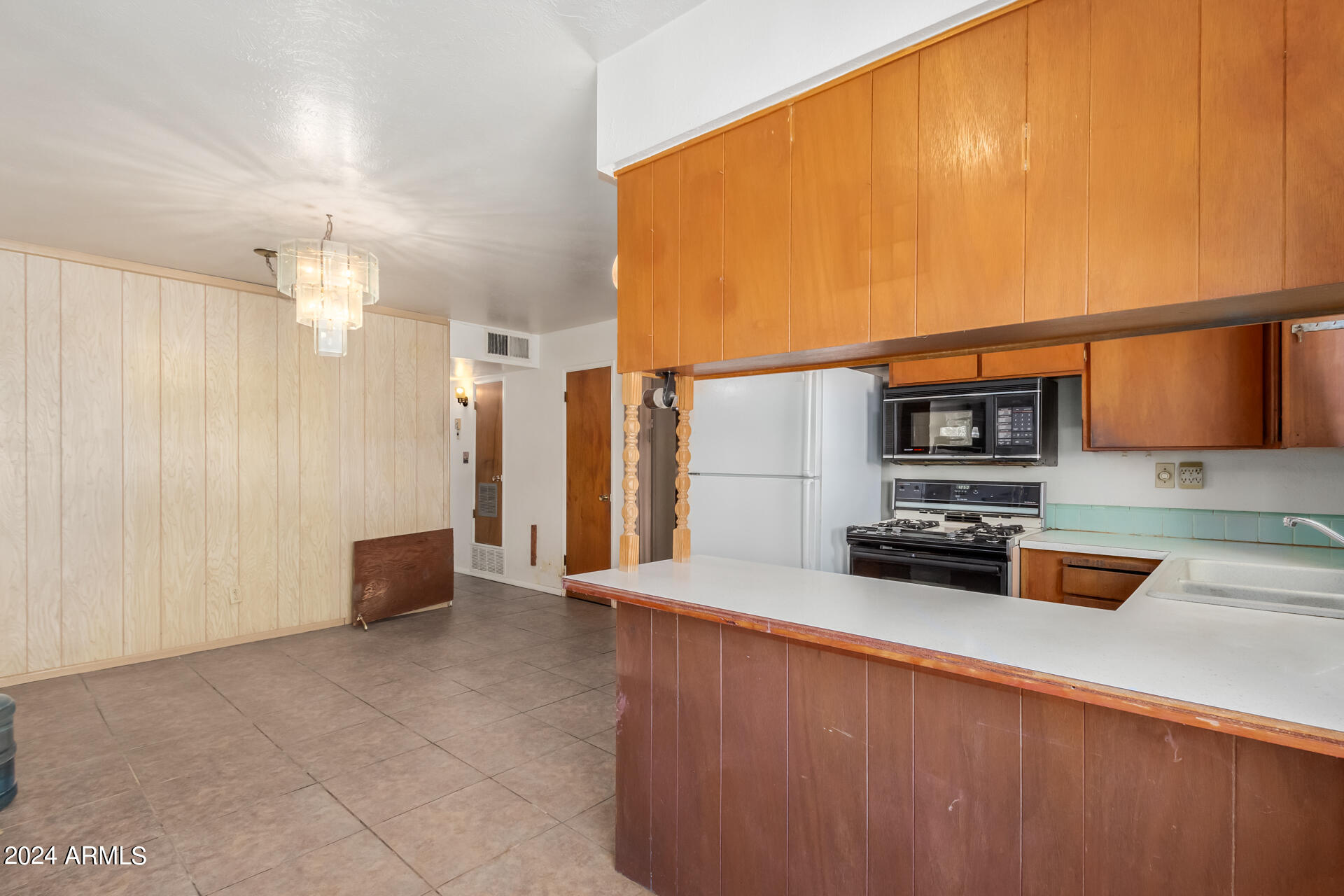 2223 W SUNNYSIDE Avenue