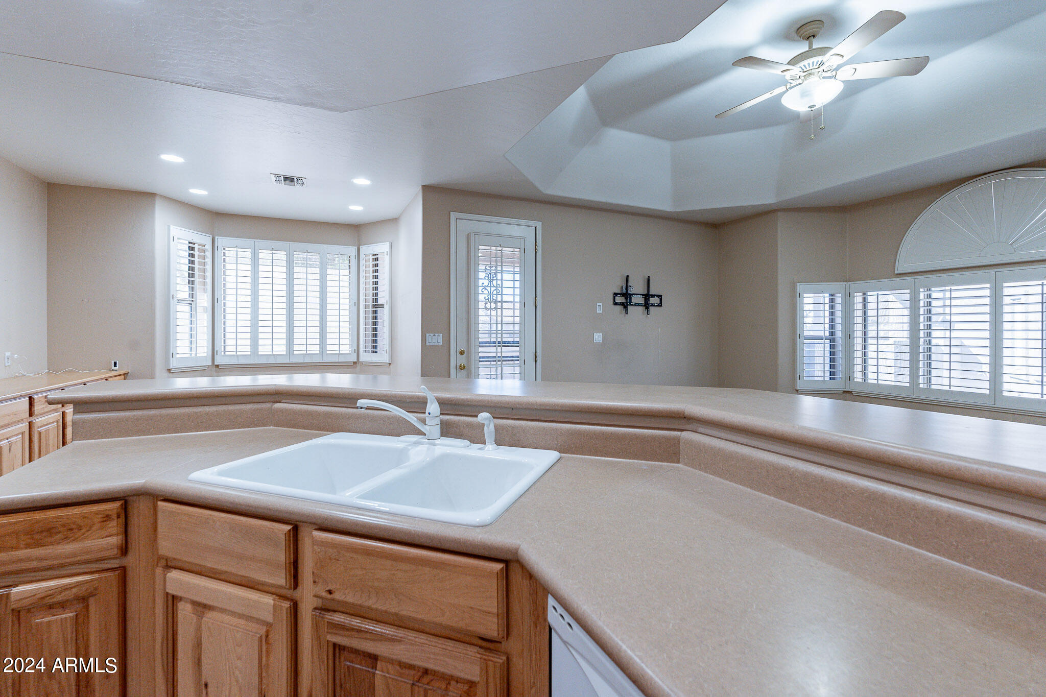 4202 E BROADWAY Road # 213