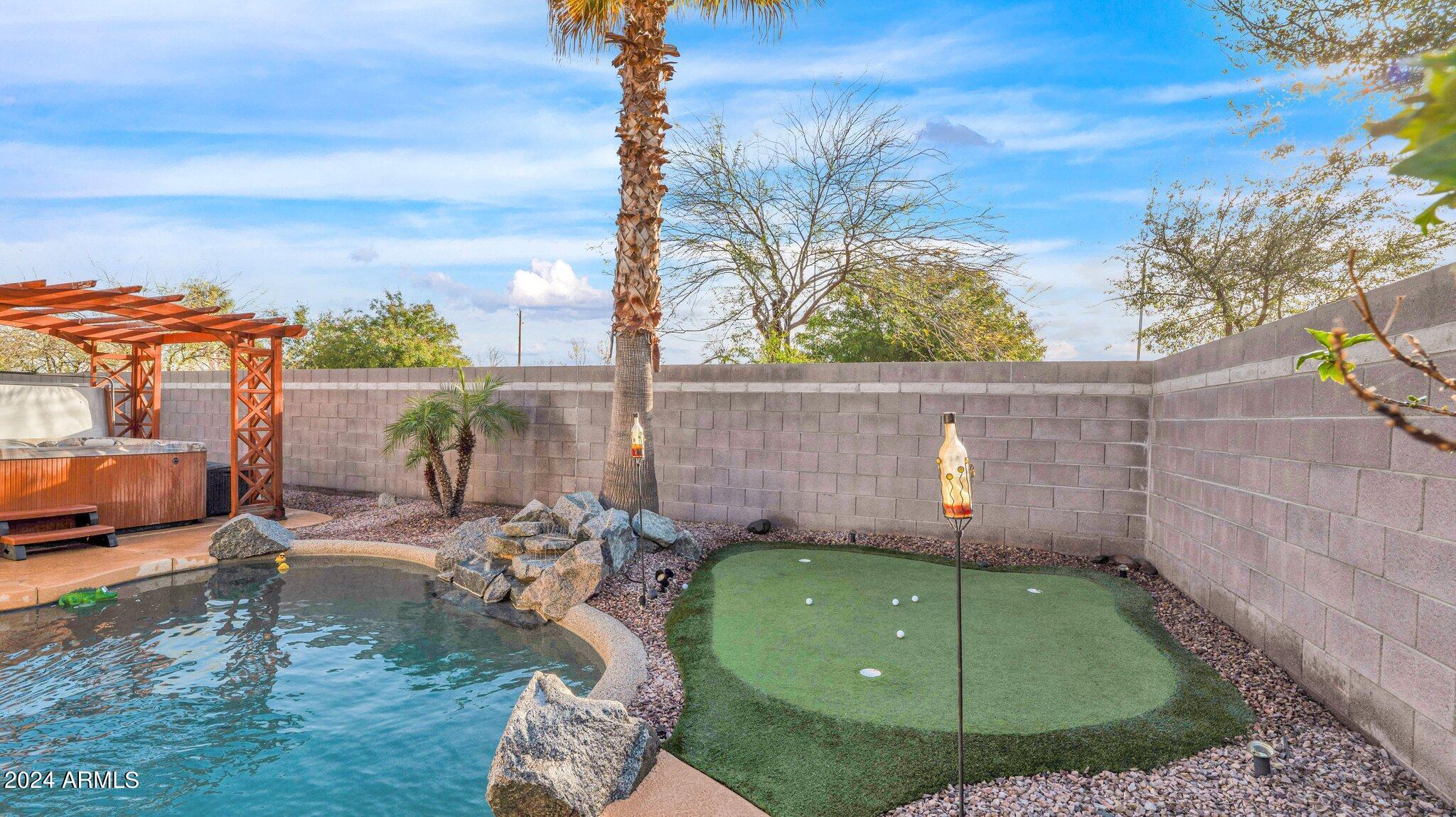 6119 S 43RD Drive
