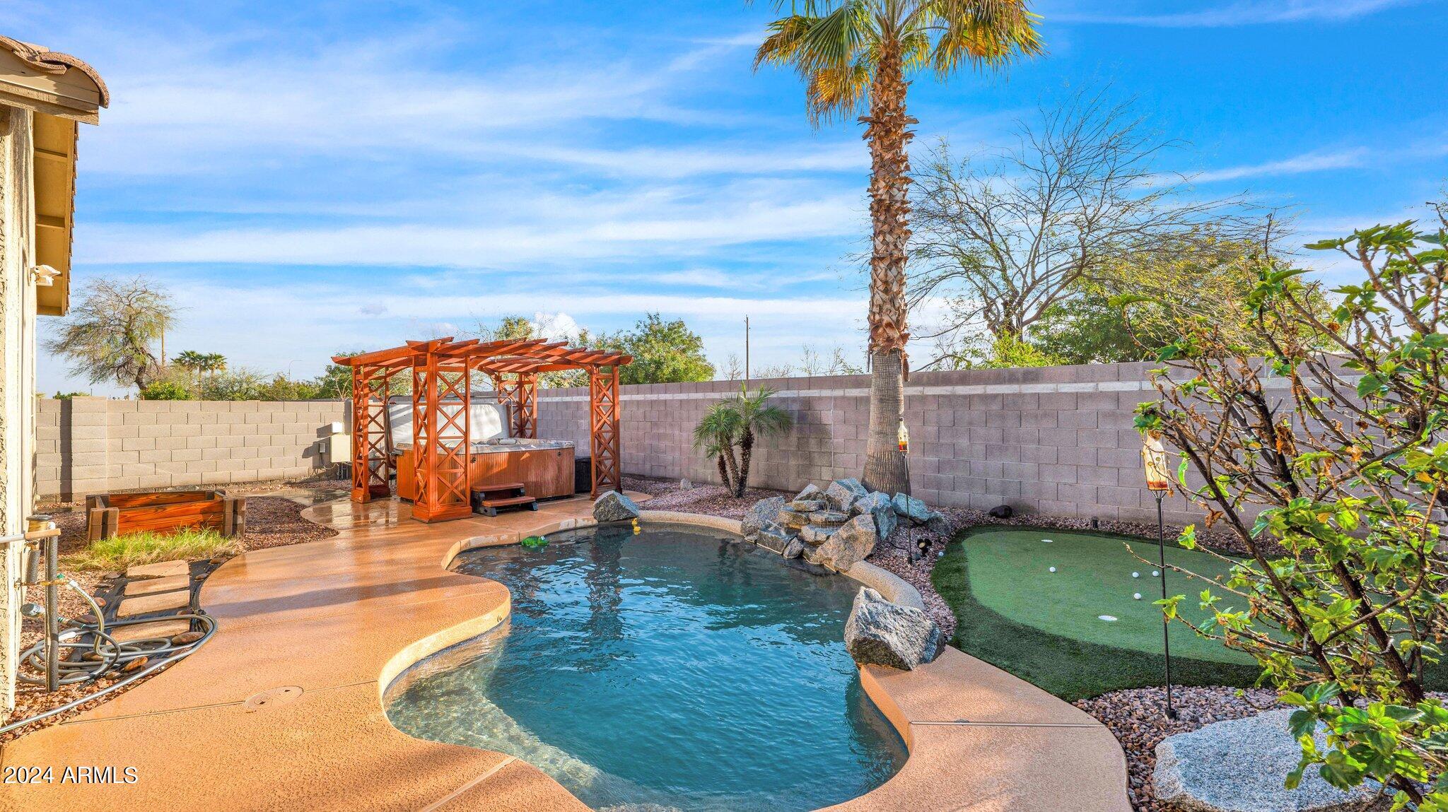 6119 S 43RD Drive