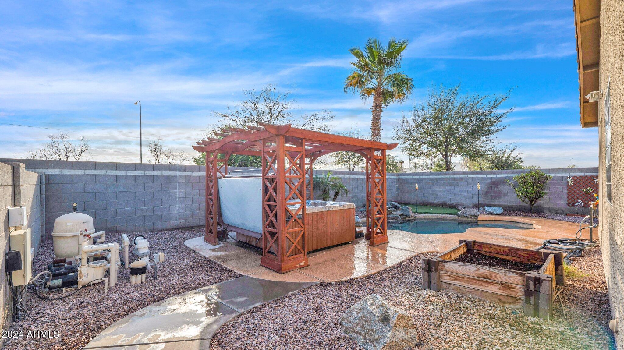 6119 S 43RD Drive