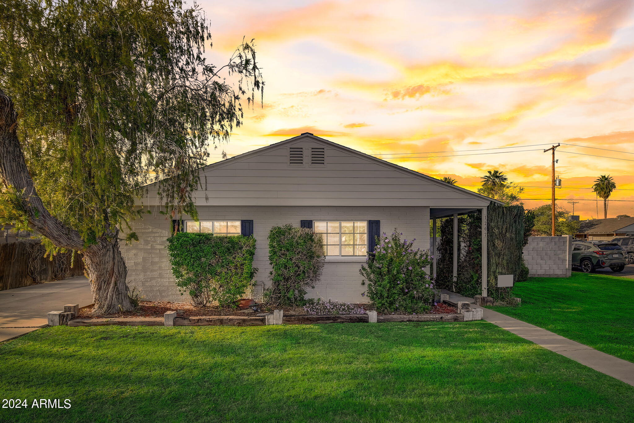 1202 W CAMPBELL Avenue