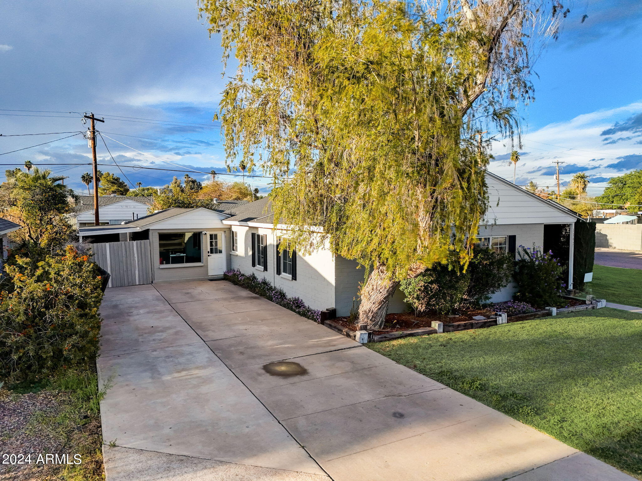 1202 W CAMPBELL Avenue