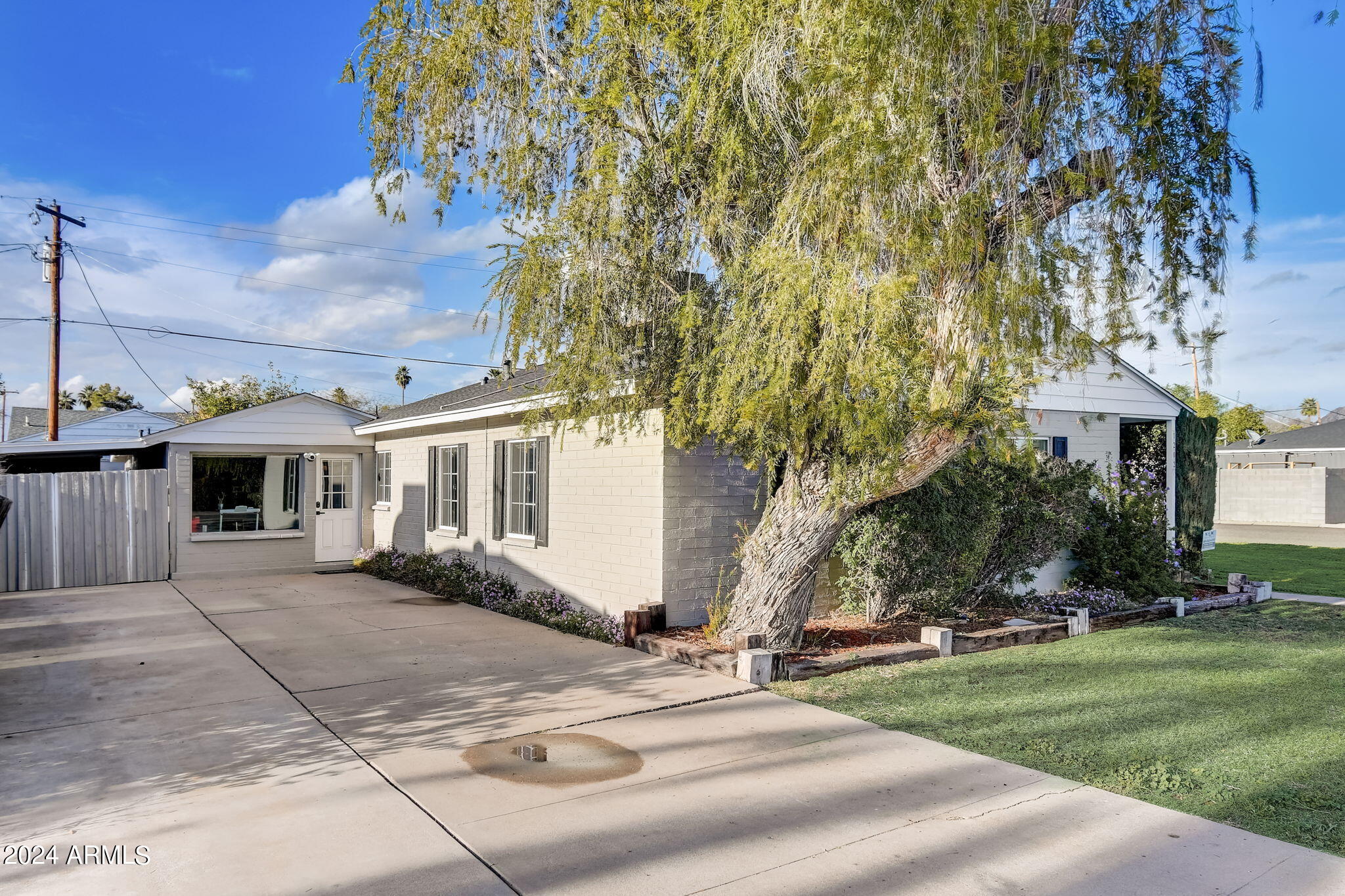 1202 W CAMPBELL Avenue