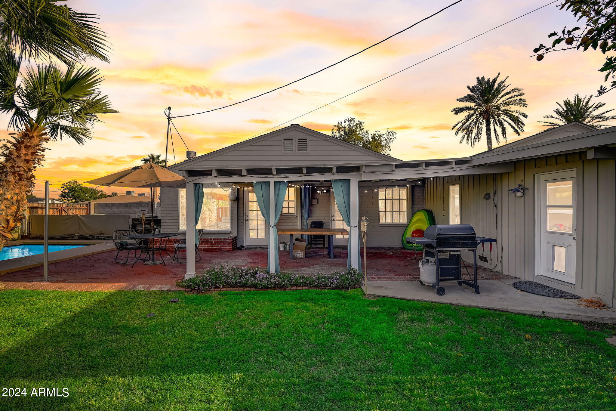 1202 W CAMPBELL Avenue