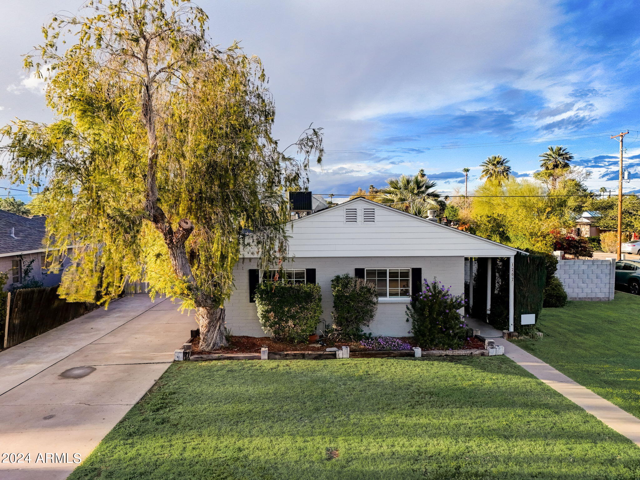 1202 W CAMPBELL Avenue