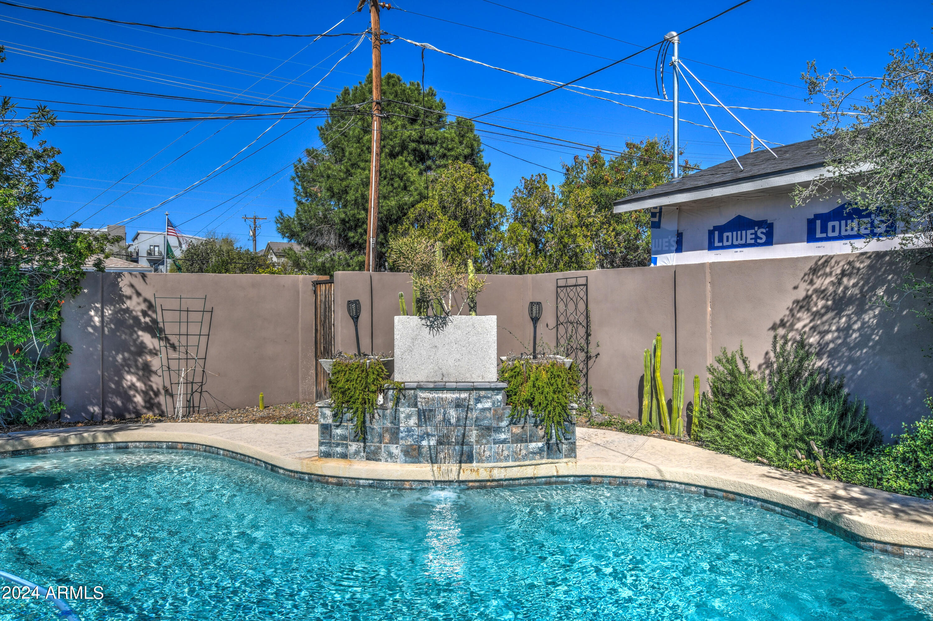 2202 E SELLS Drive