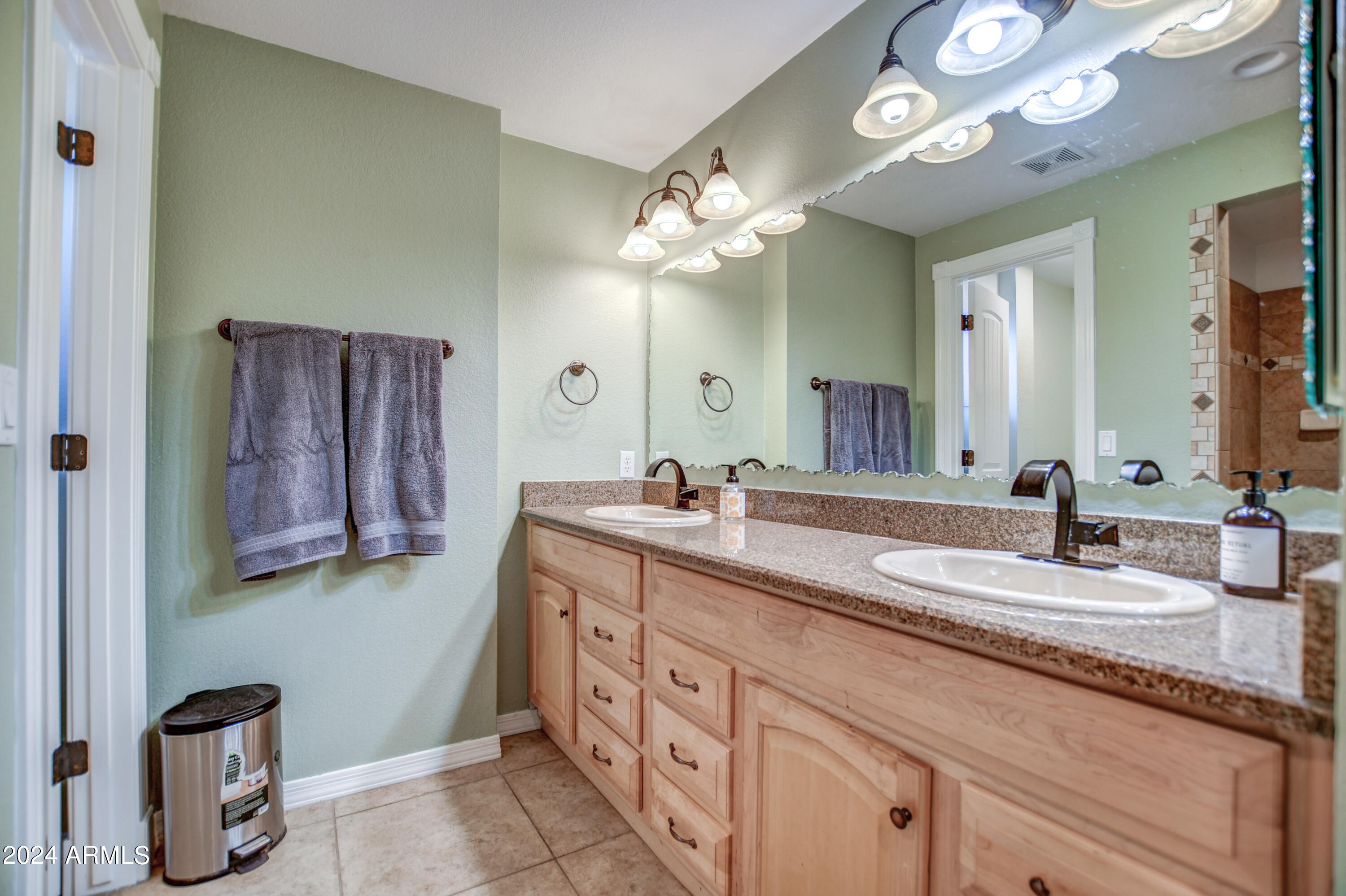 2202 E SELLS Drive