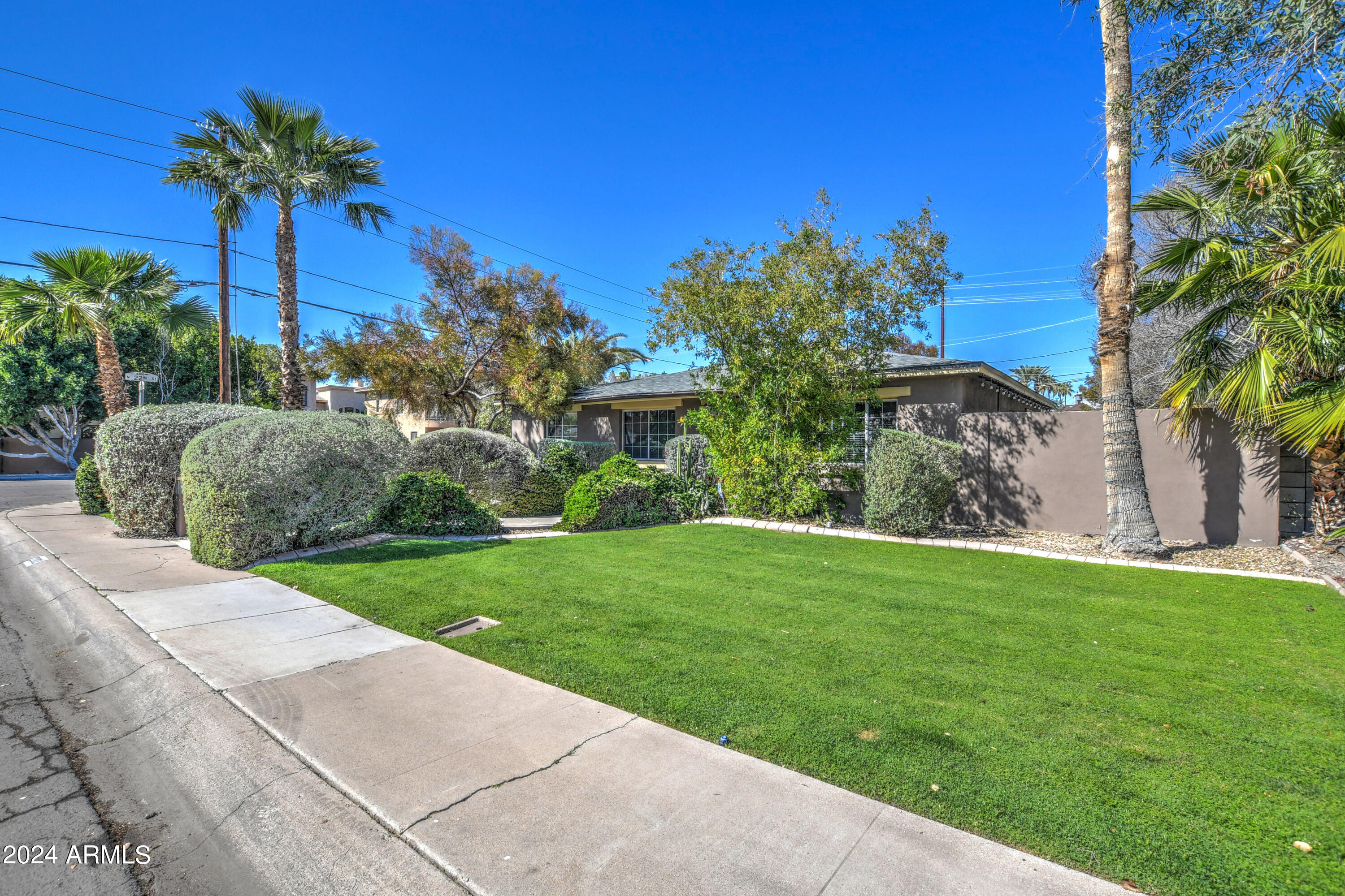 2202 E SELLS Drive