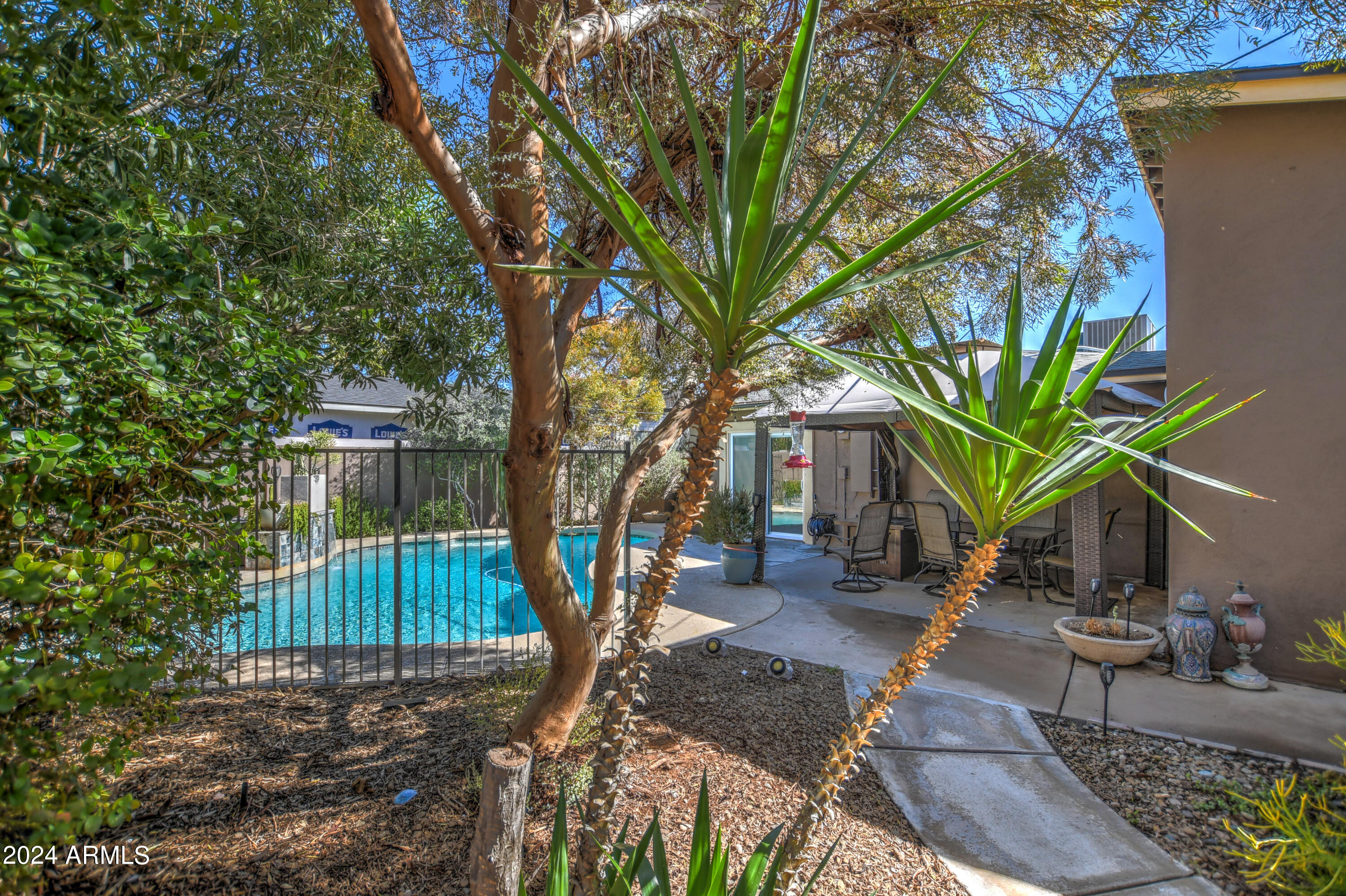 2202 E SELLS Drive