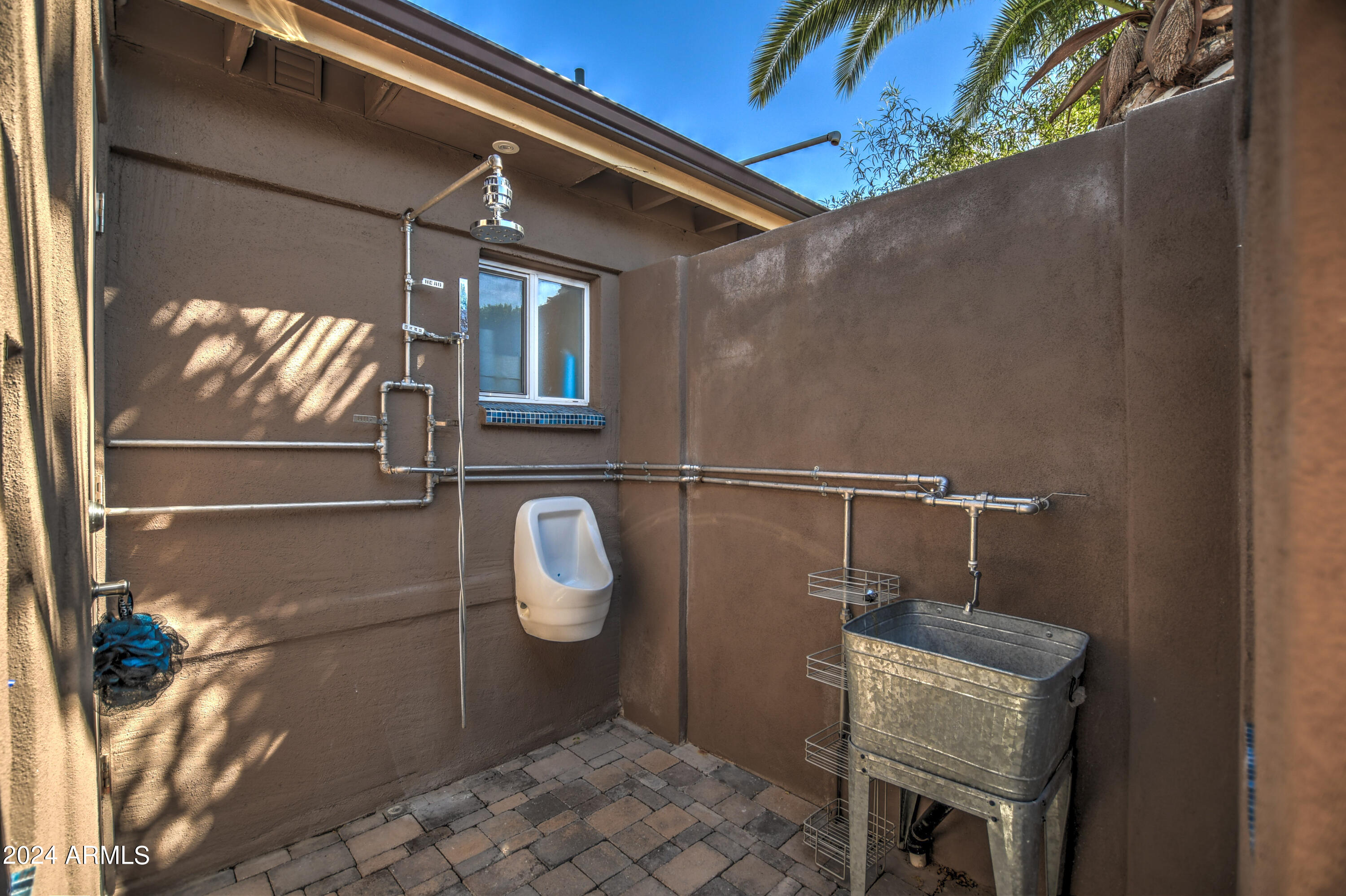 2202 E SELLS Drive