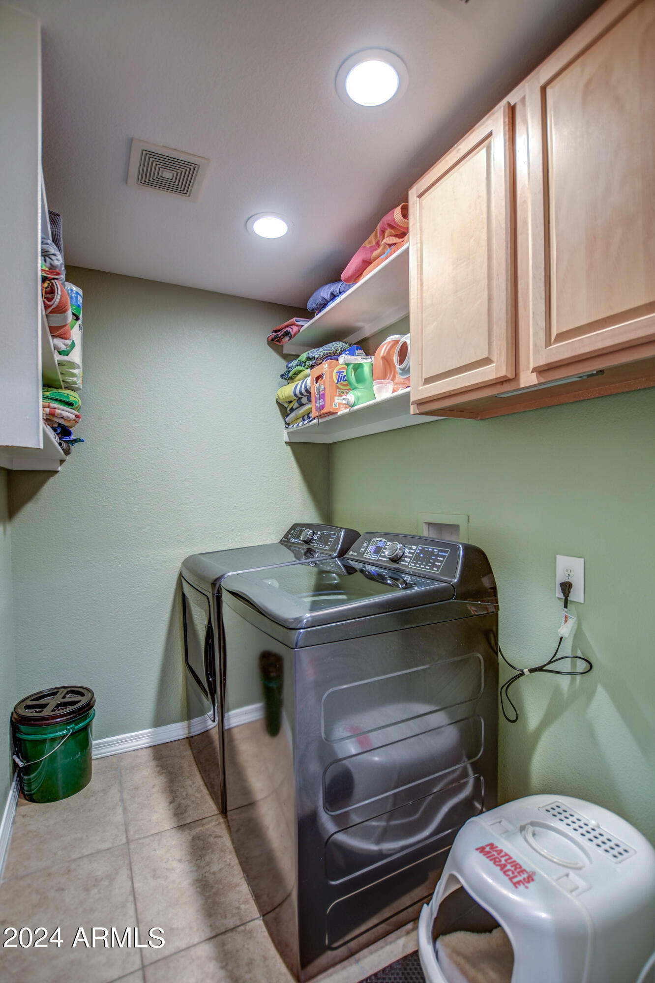 2202 E SELLS Drive
