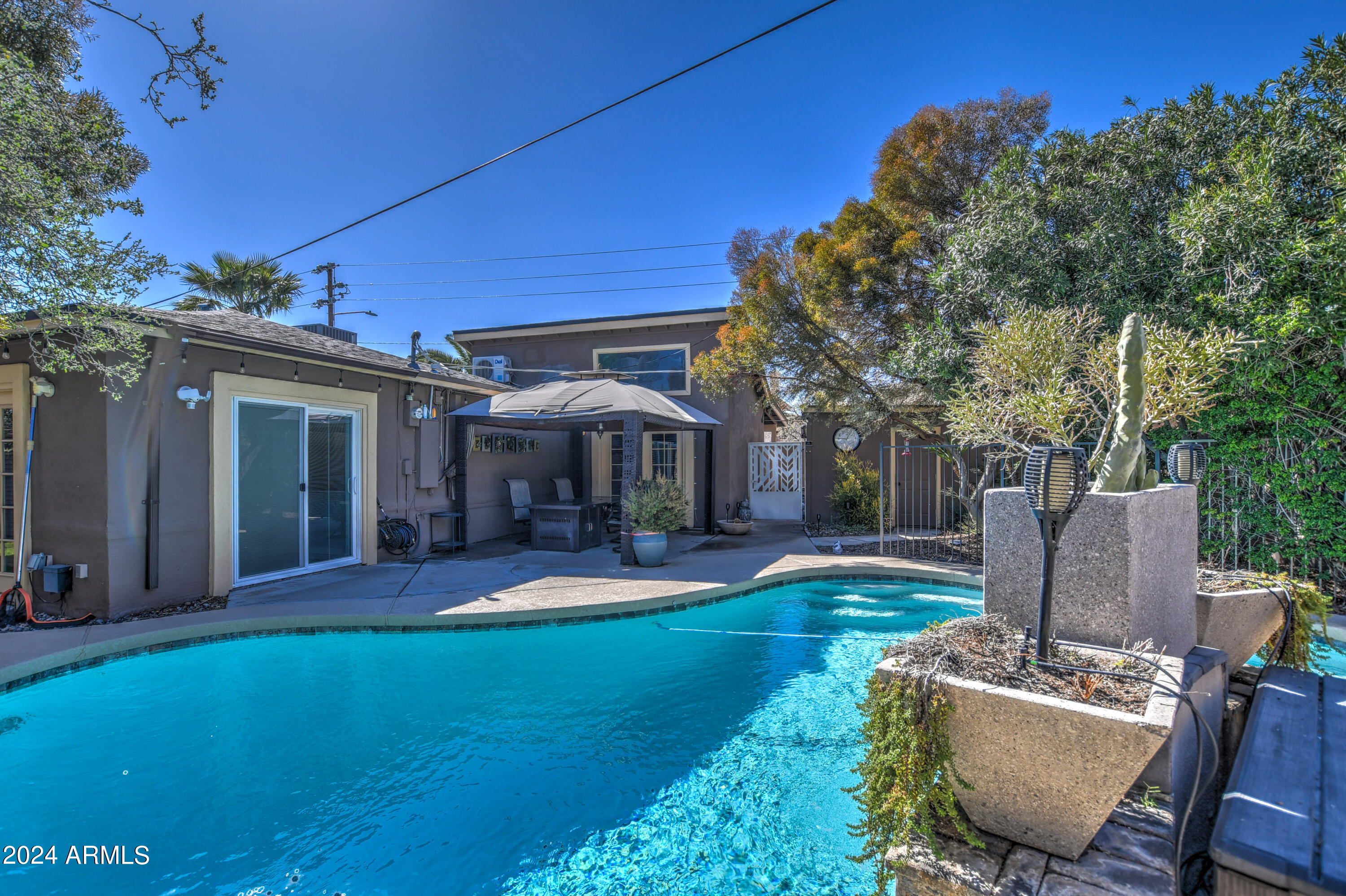 2202 E SELLS Drive