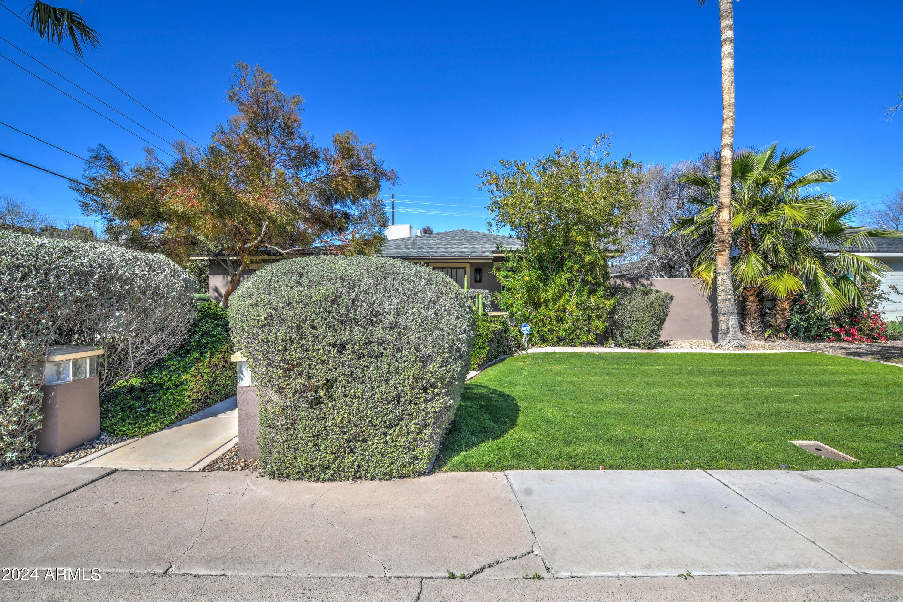 2202 E SELLS Drive