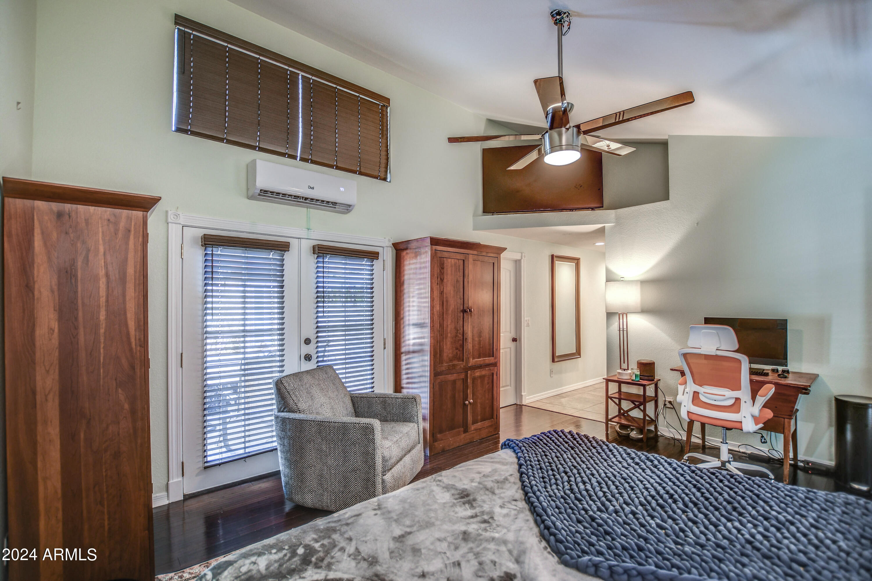 2202 E SELLS Drive