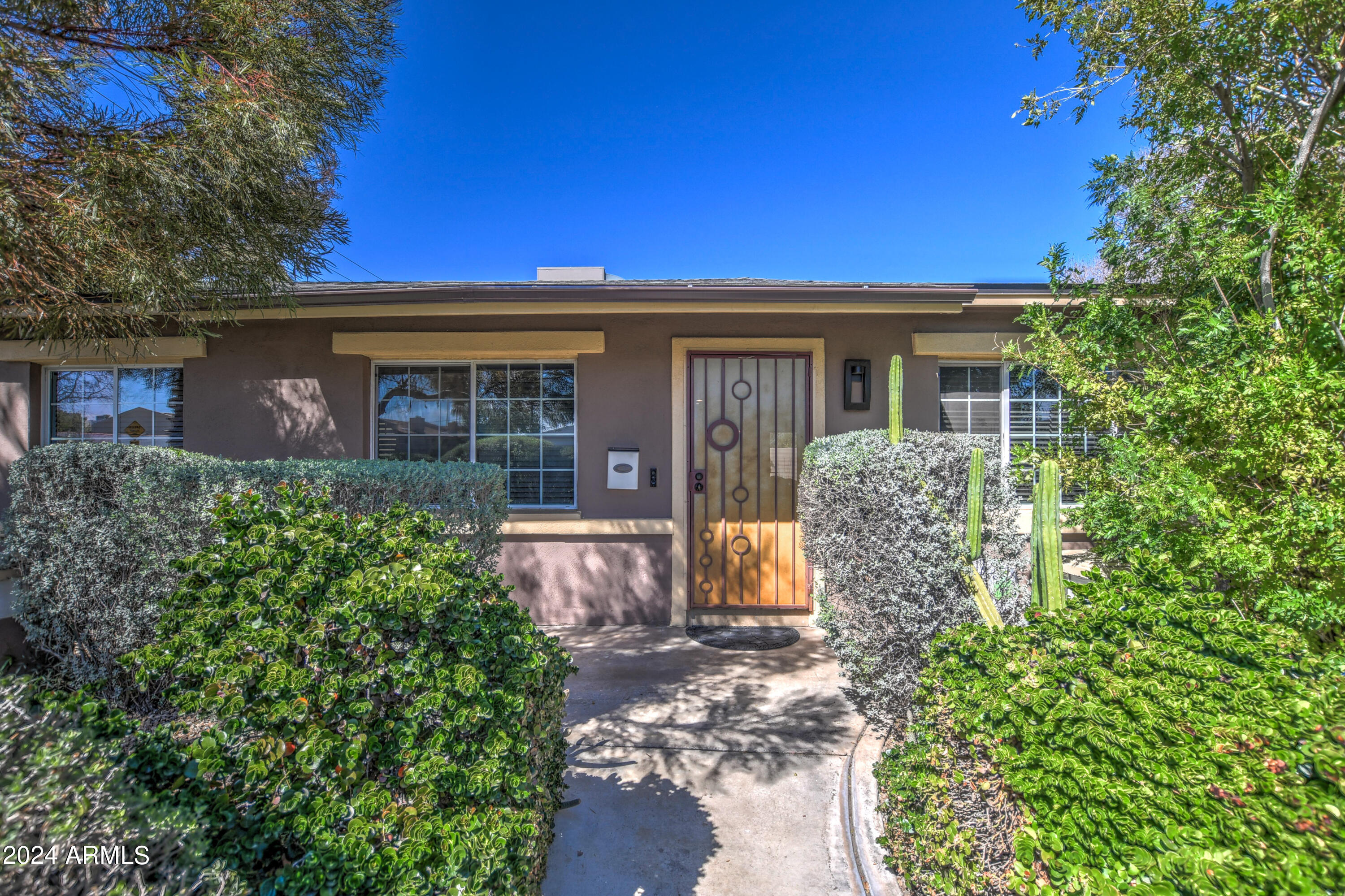 2202 E SELLS Drive