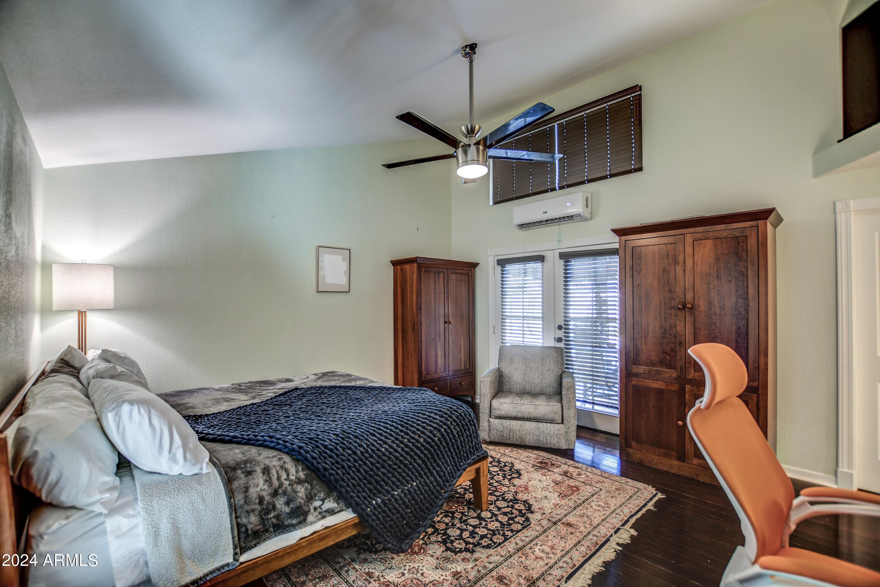 2202 E SELLS Drive