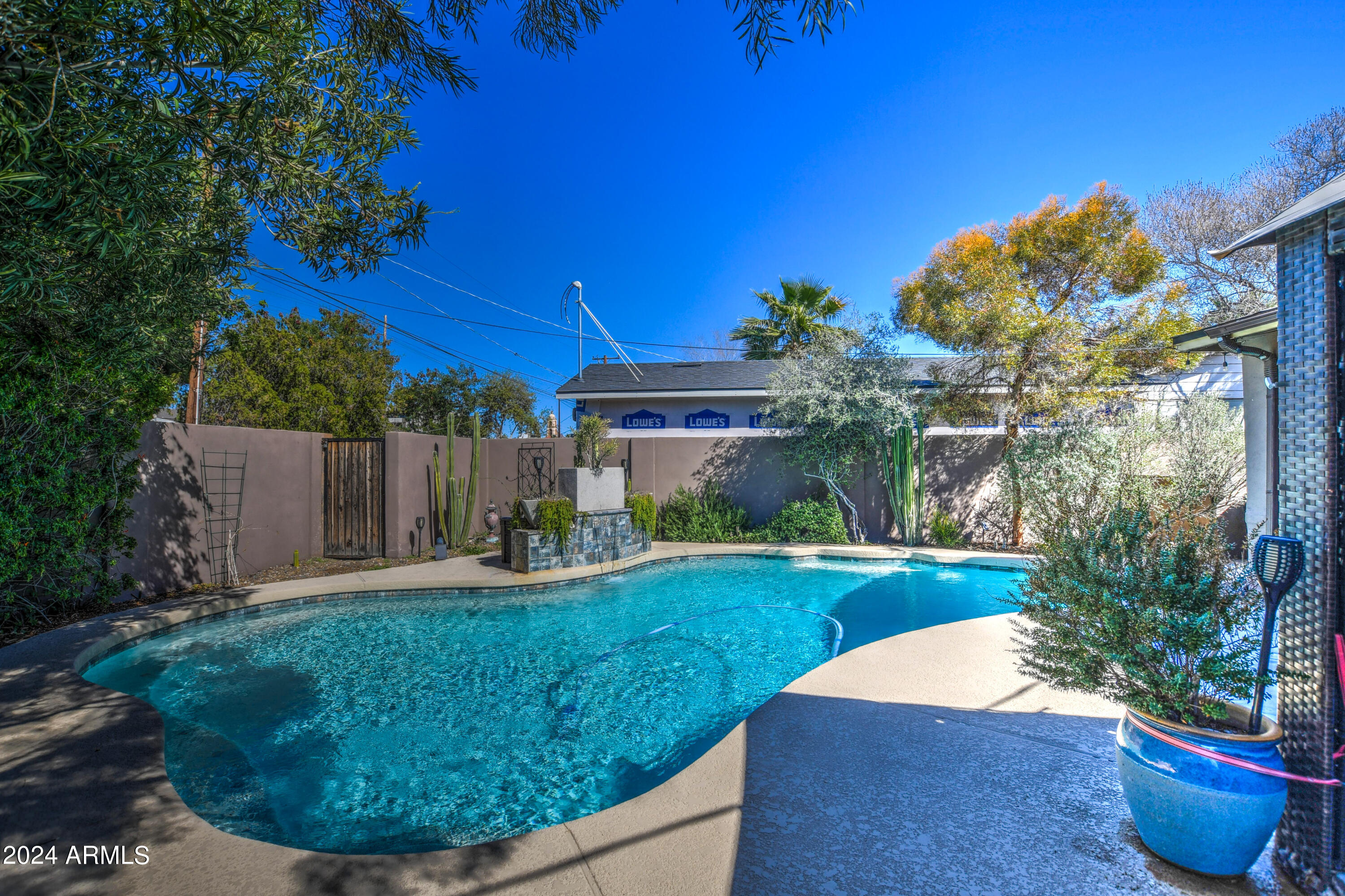 2202 E SELLS Drive