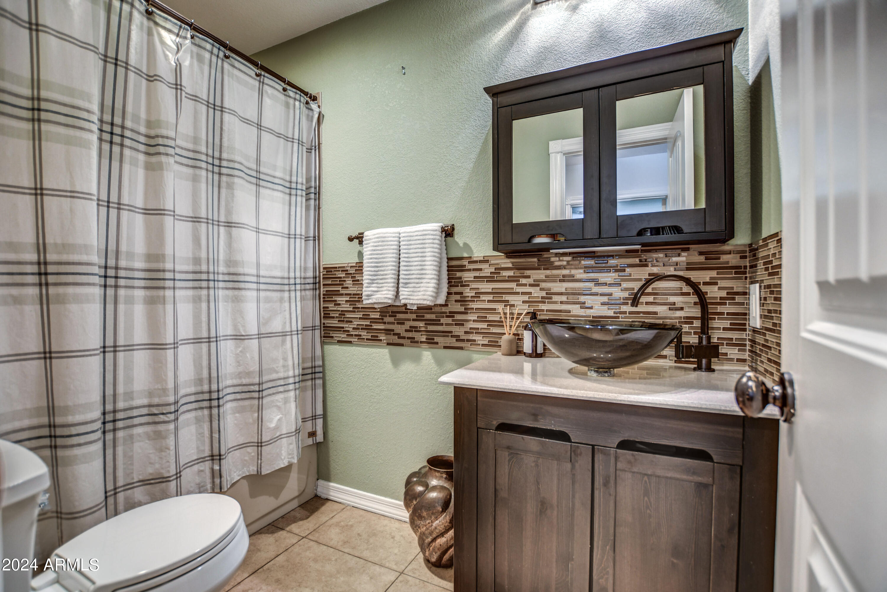2202 E SELLS Drive