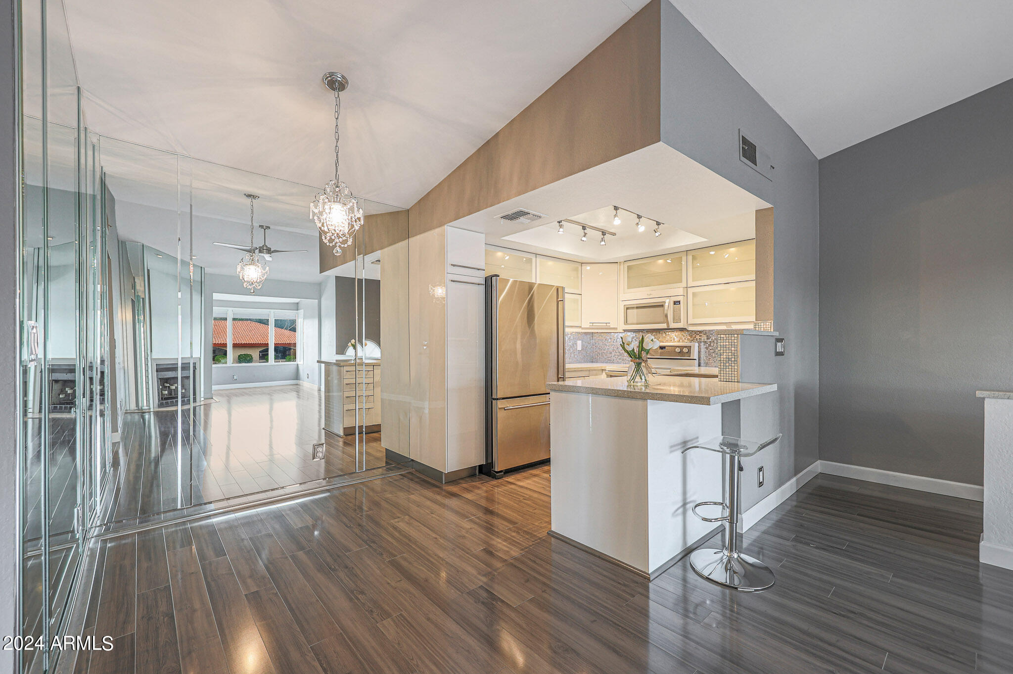 1820 E MORTEN Avenue # 225